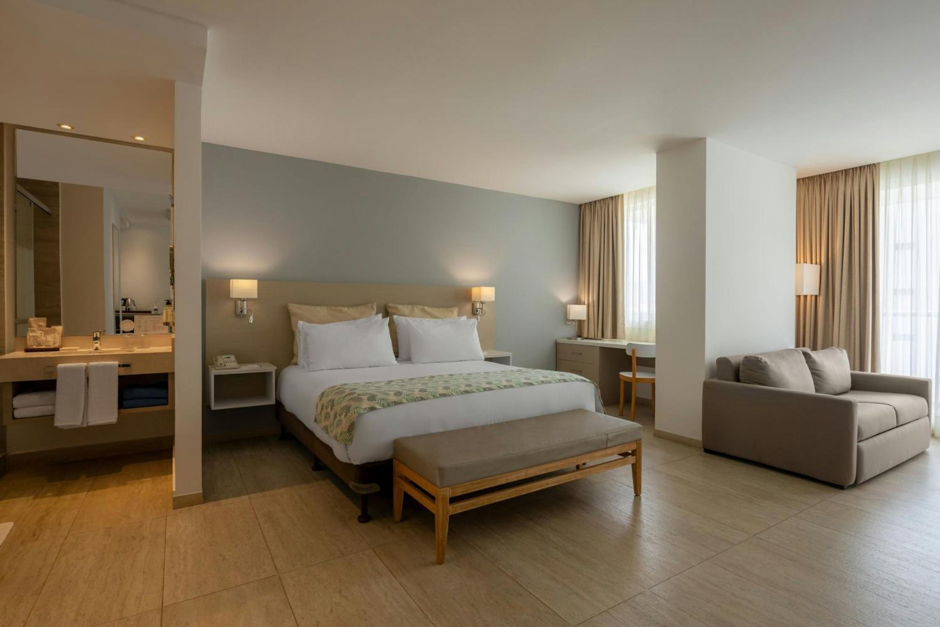 Deluxe King Room with Sofa Bed photo 2