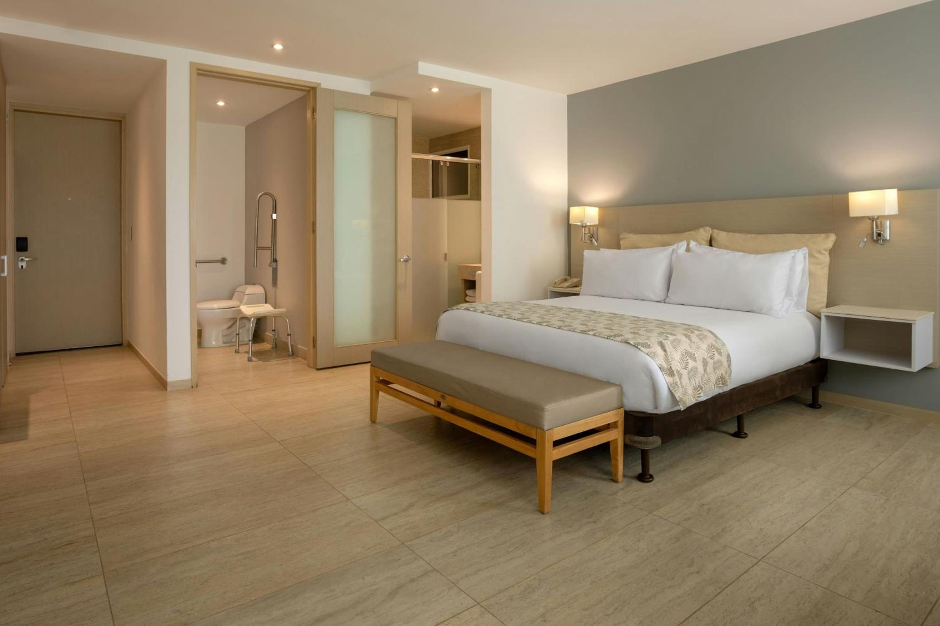 Deluxe King Room with Sofa Bed photo 3