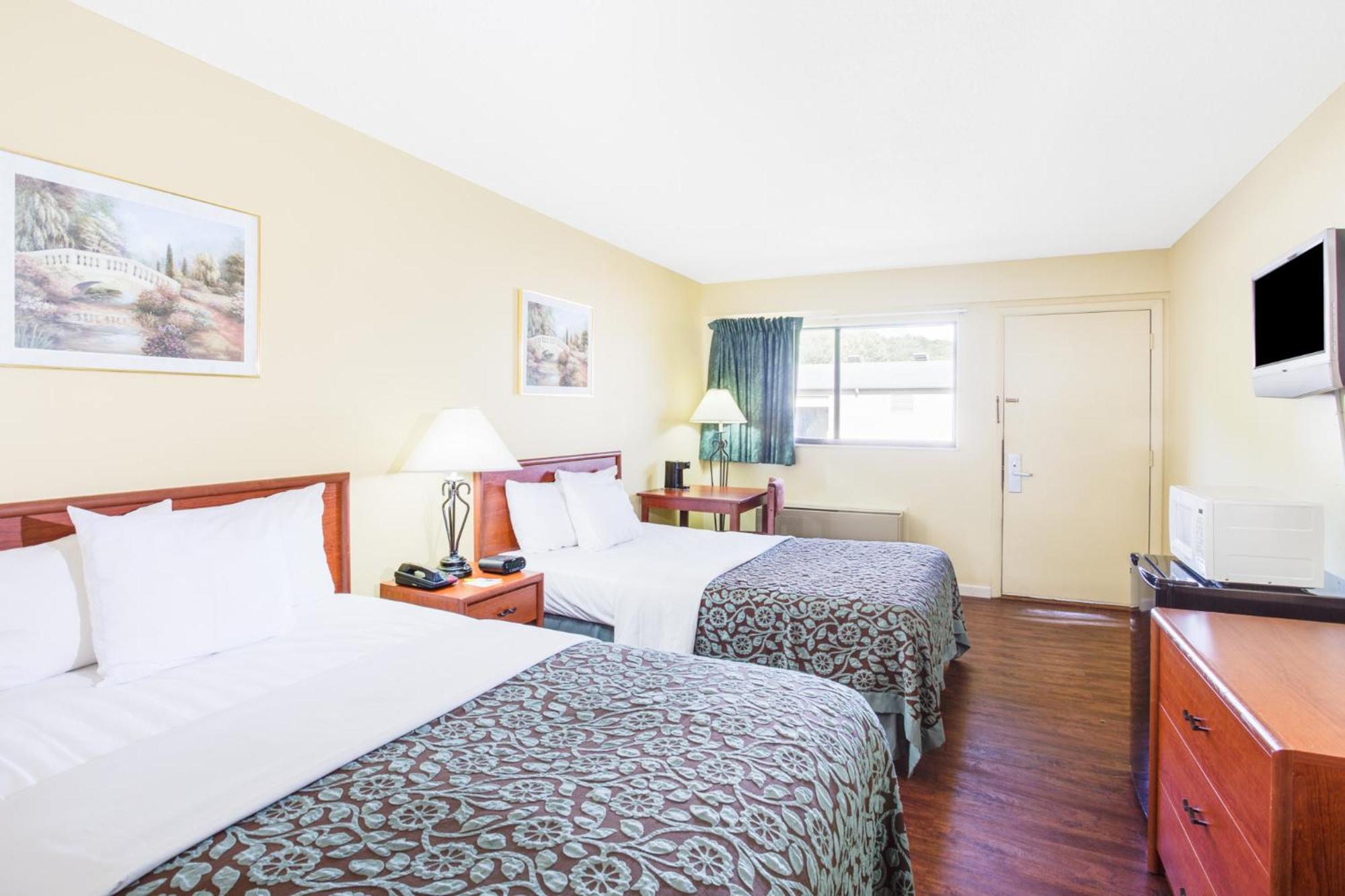Deluxe Double Room with Two Double Beds - Non-Smoking - Photo 1