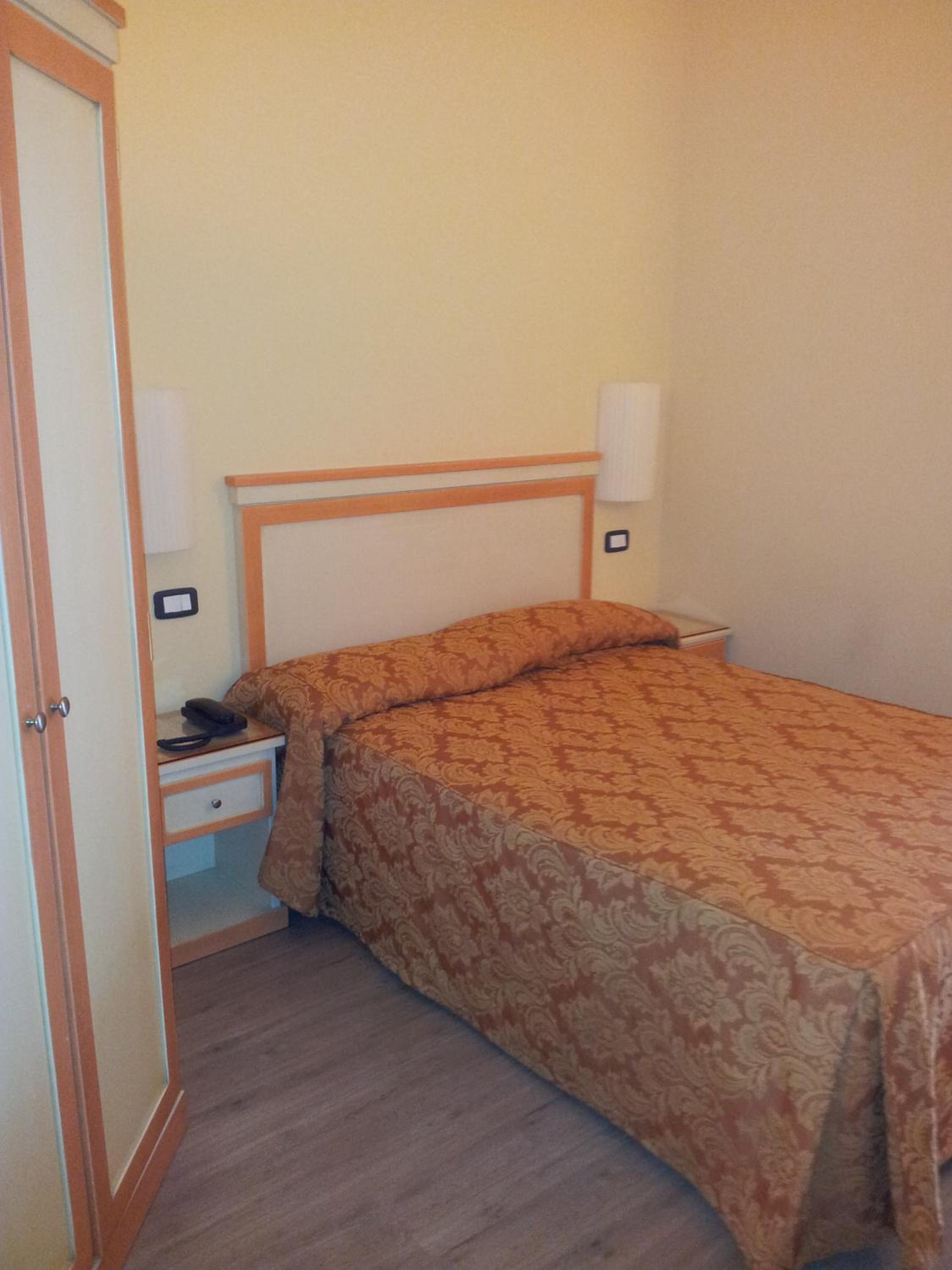 Single Room photo 2
