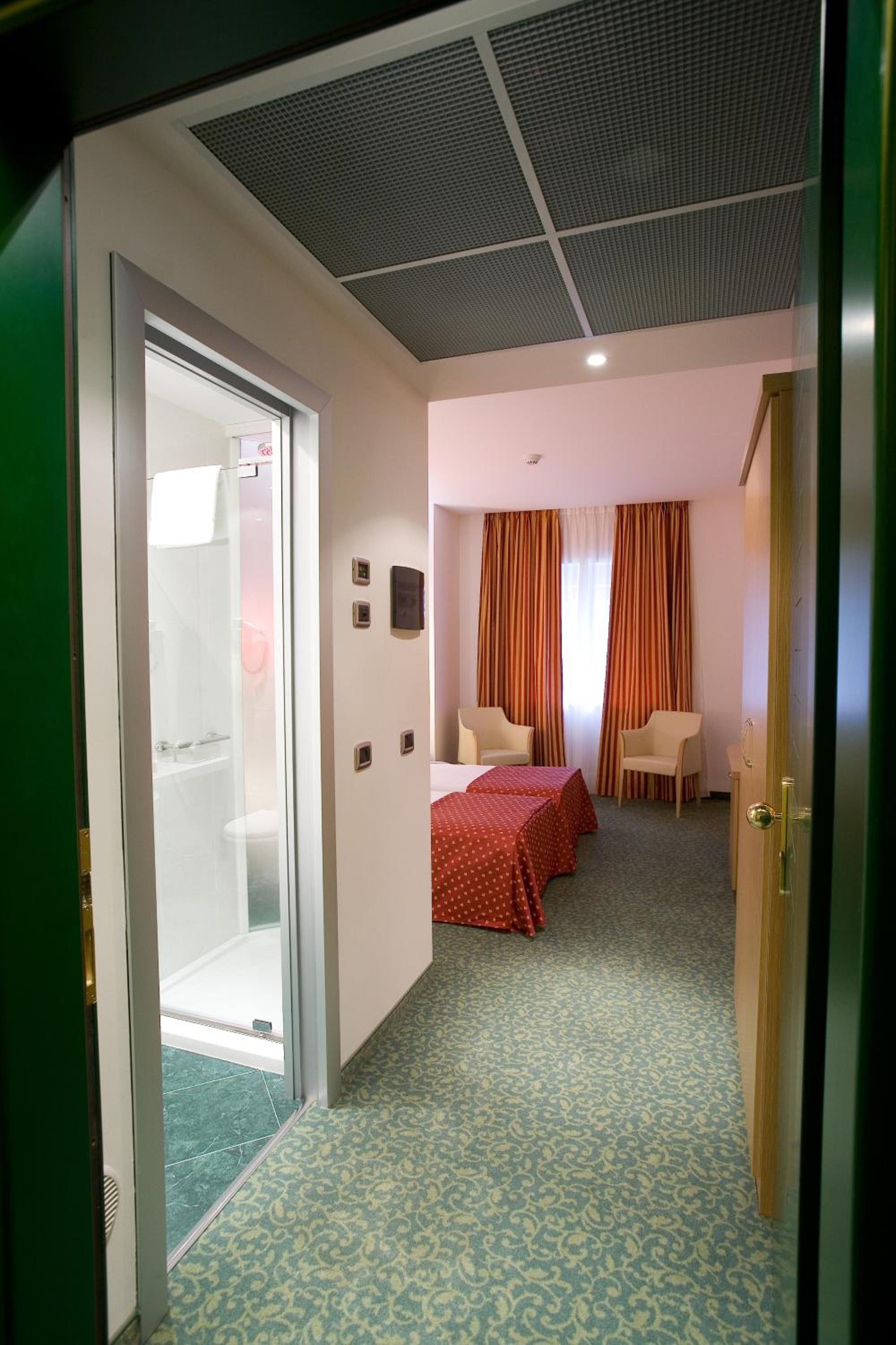 Double Room - Photo 5