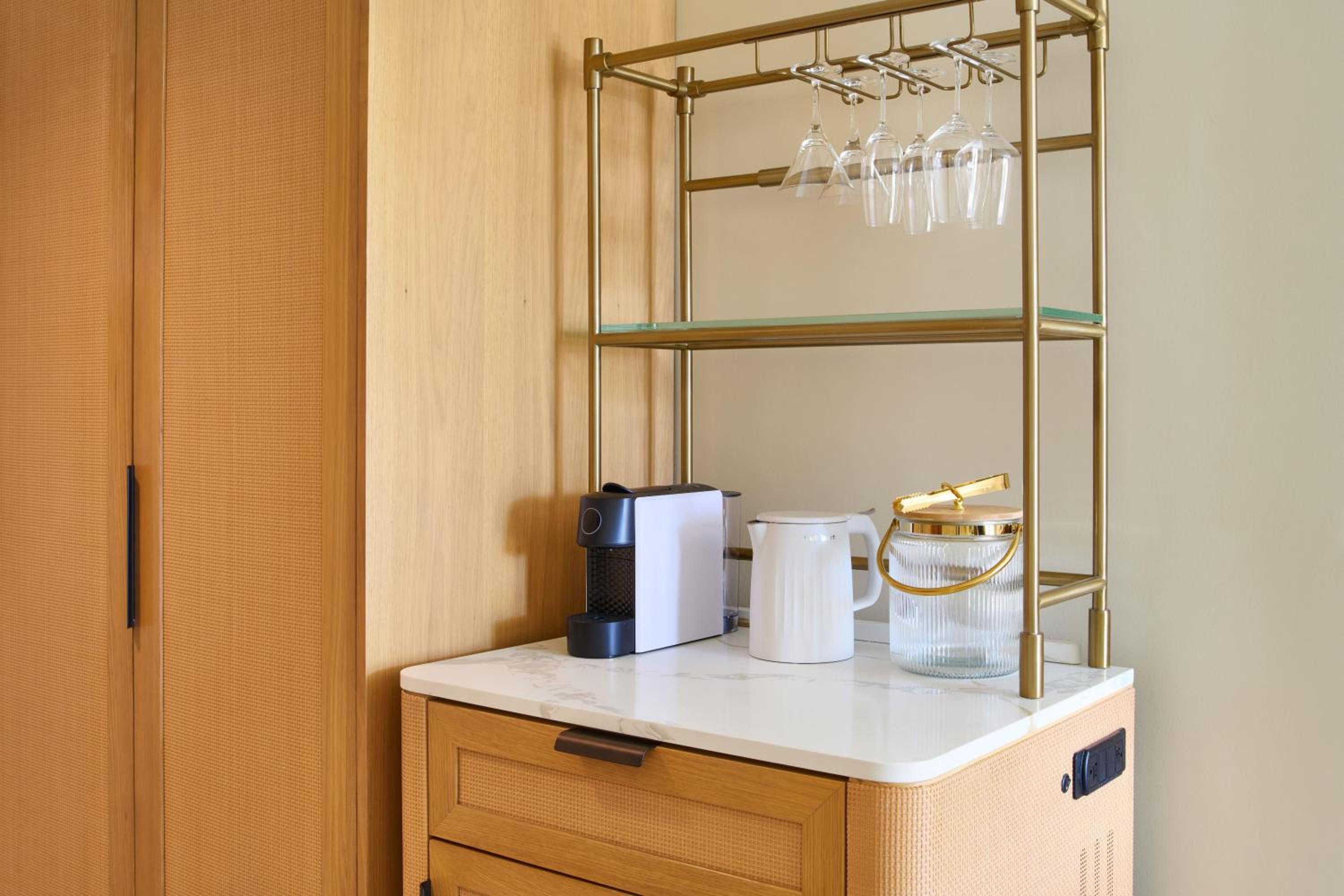 Vista Suite with Roll-In Shower - Mobility Accessible