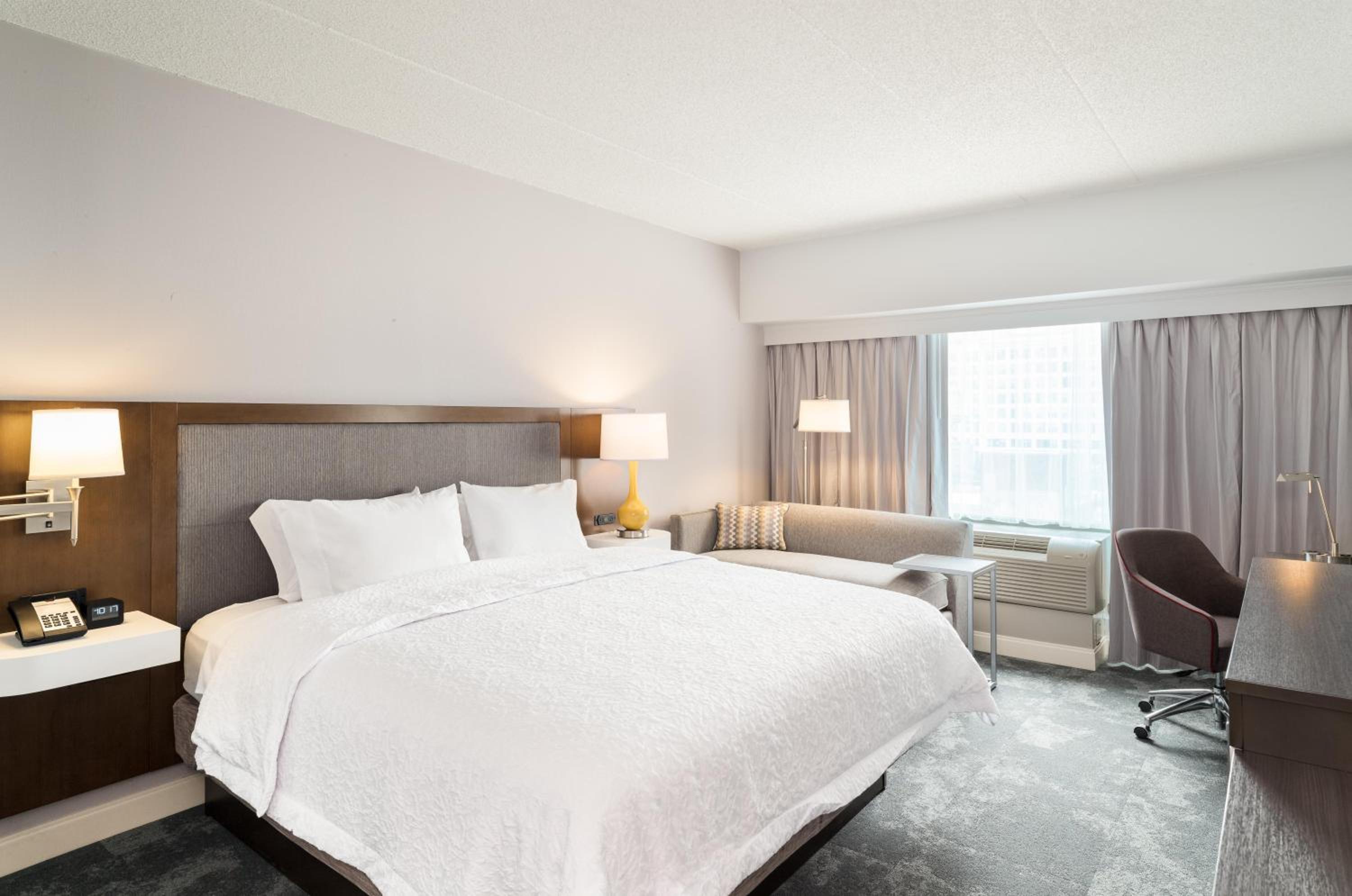 King Room with City View - Non-Smoking - Photo 2