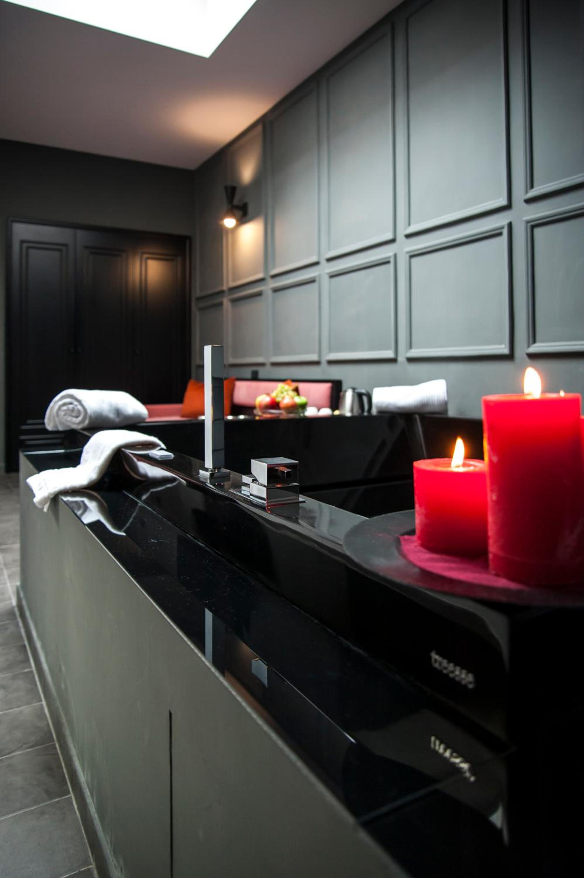 Deluxe Suite With Spa Bath