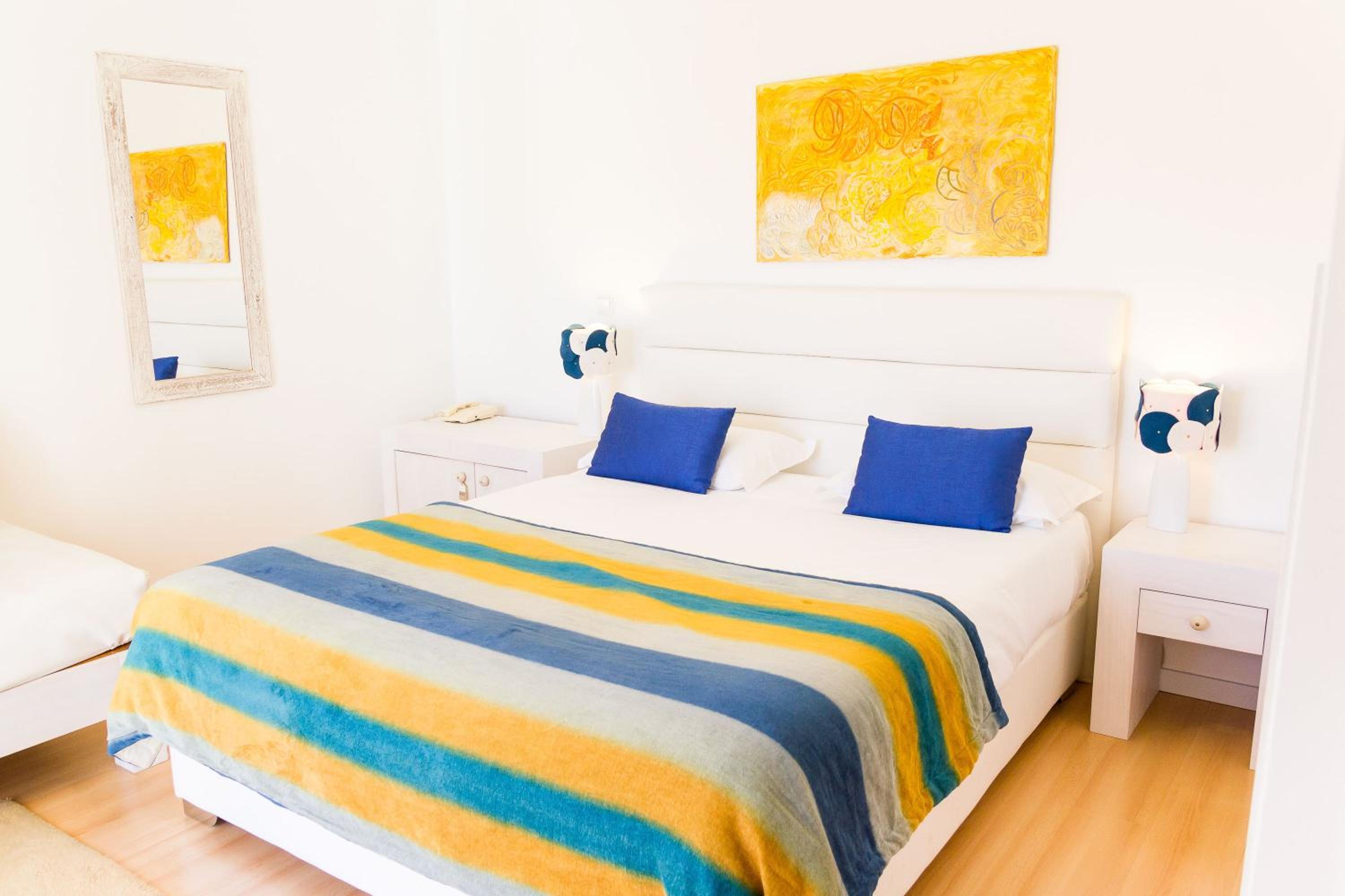 Double Room with Extra Bed - Photo 10