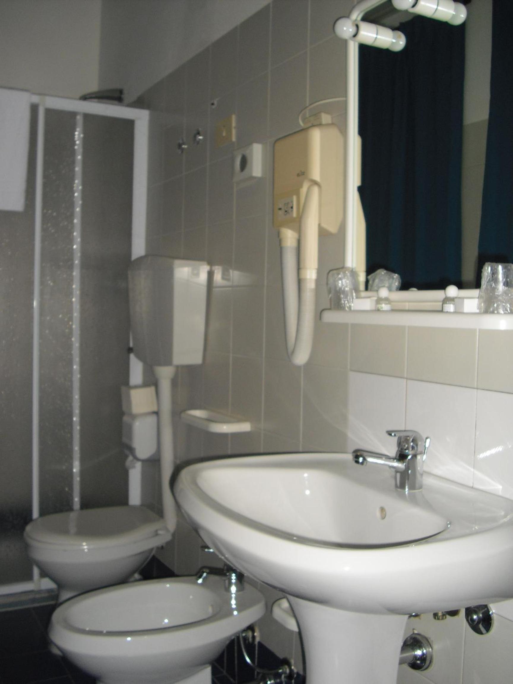 Double Room - Photo 8