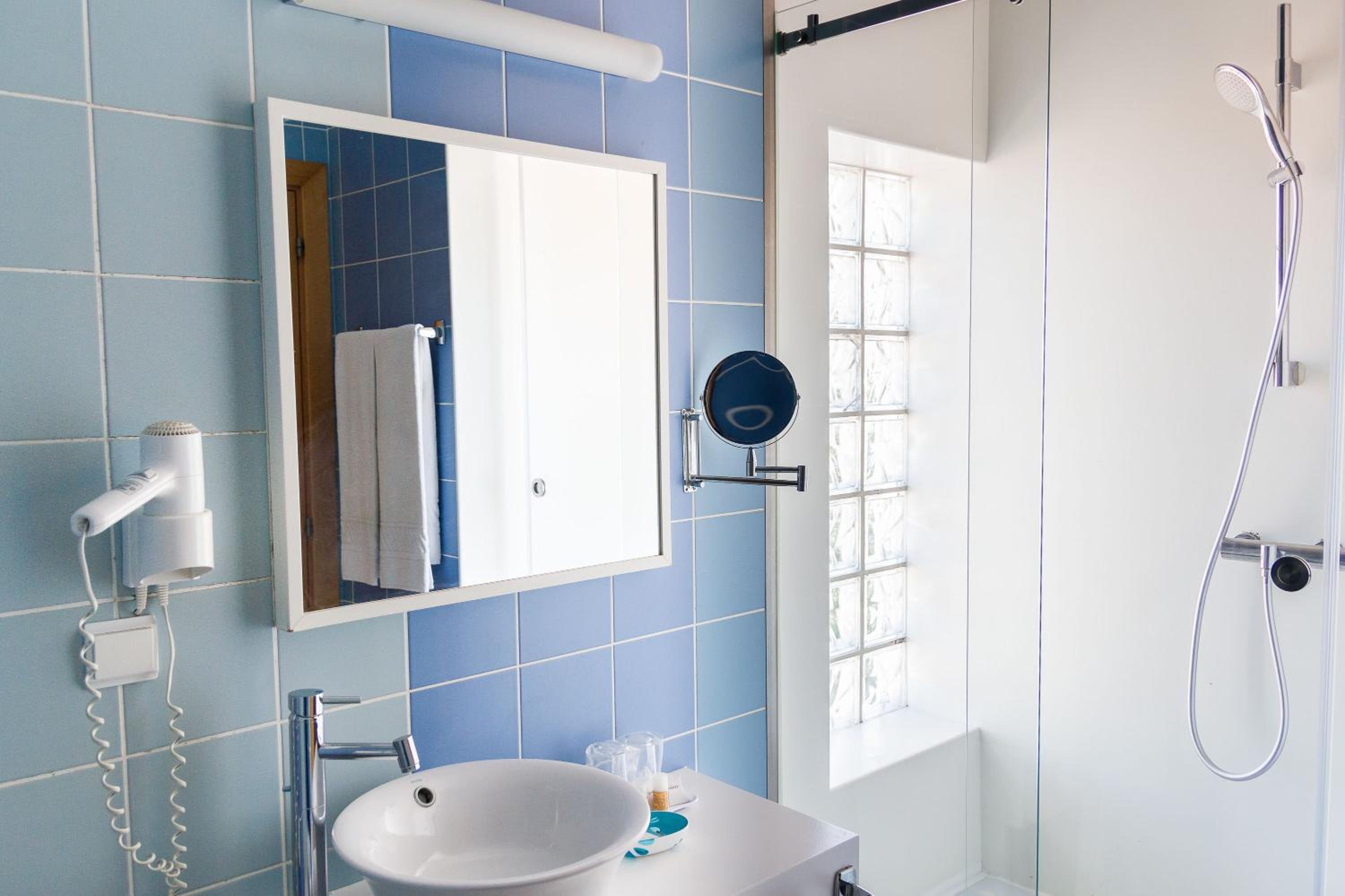 Standard Double or Twin Room - Photo 13