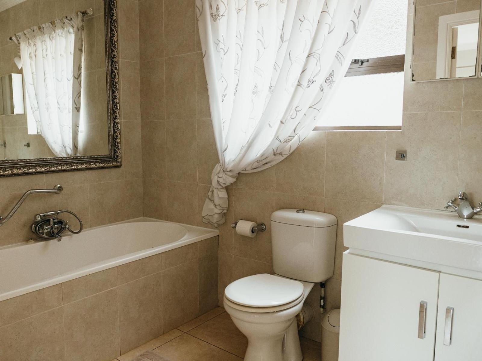 One-Bedroom Apartment with Balcony photo 3