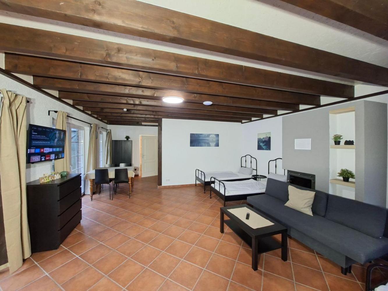 One-Bedroom House photo 2