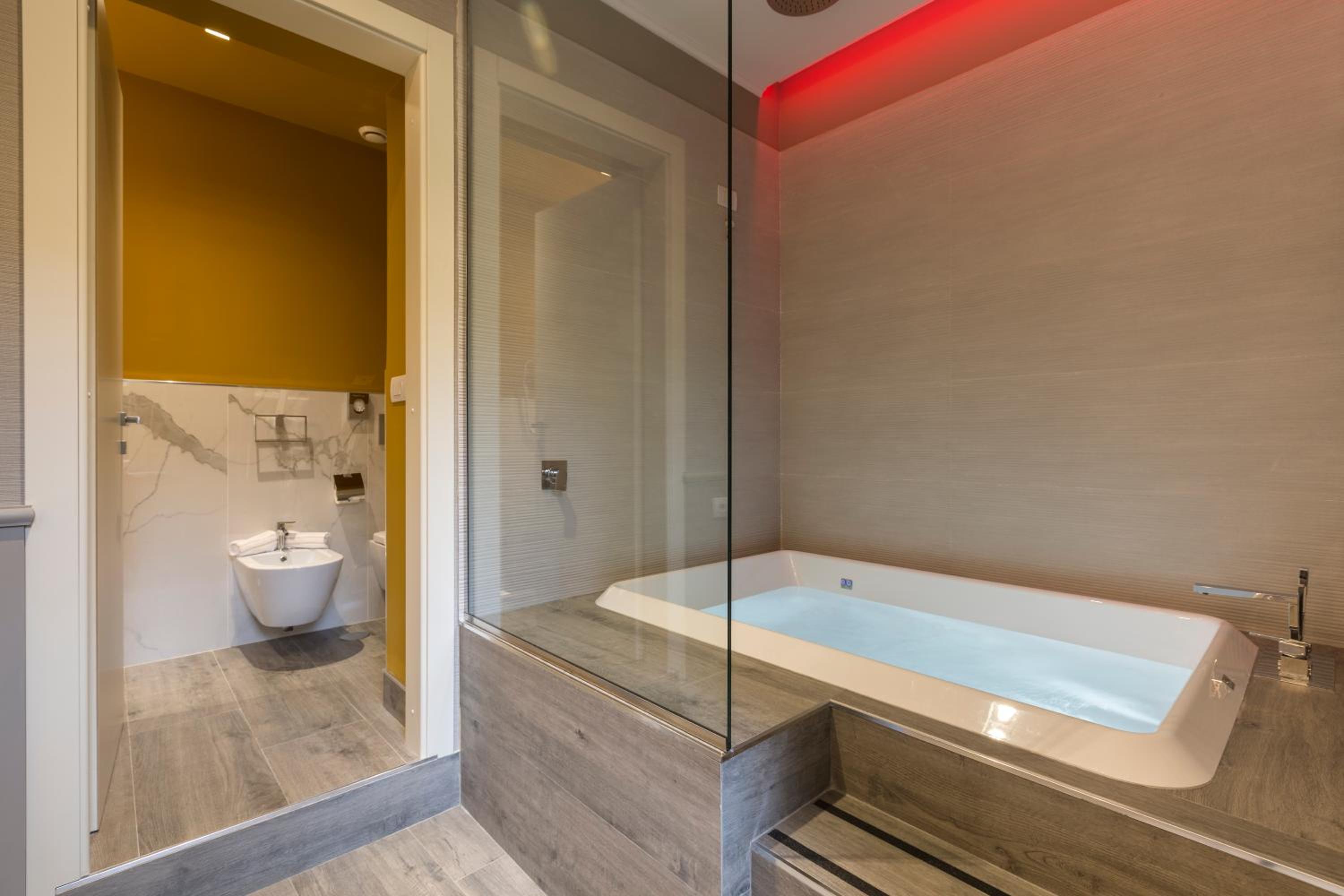 King Suite with Spa Bath photo 3