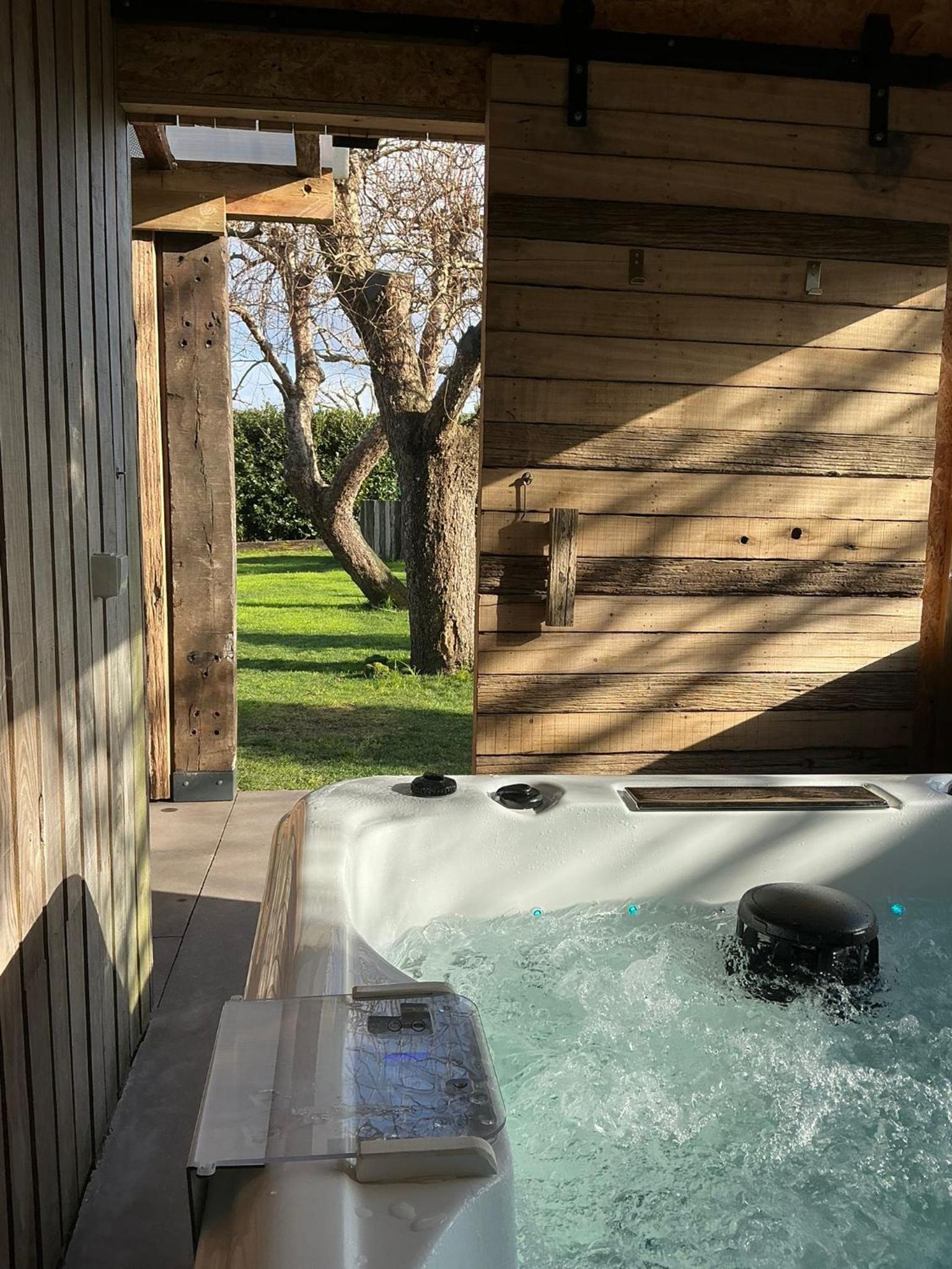 Studio with Spa Bath