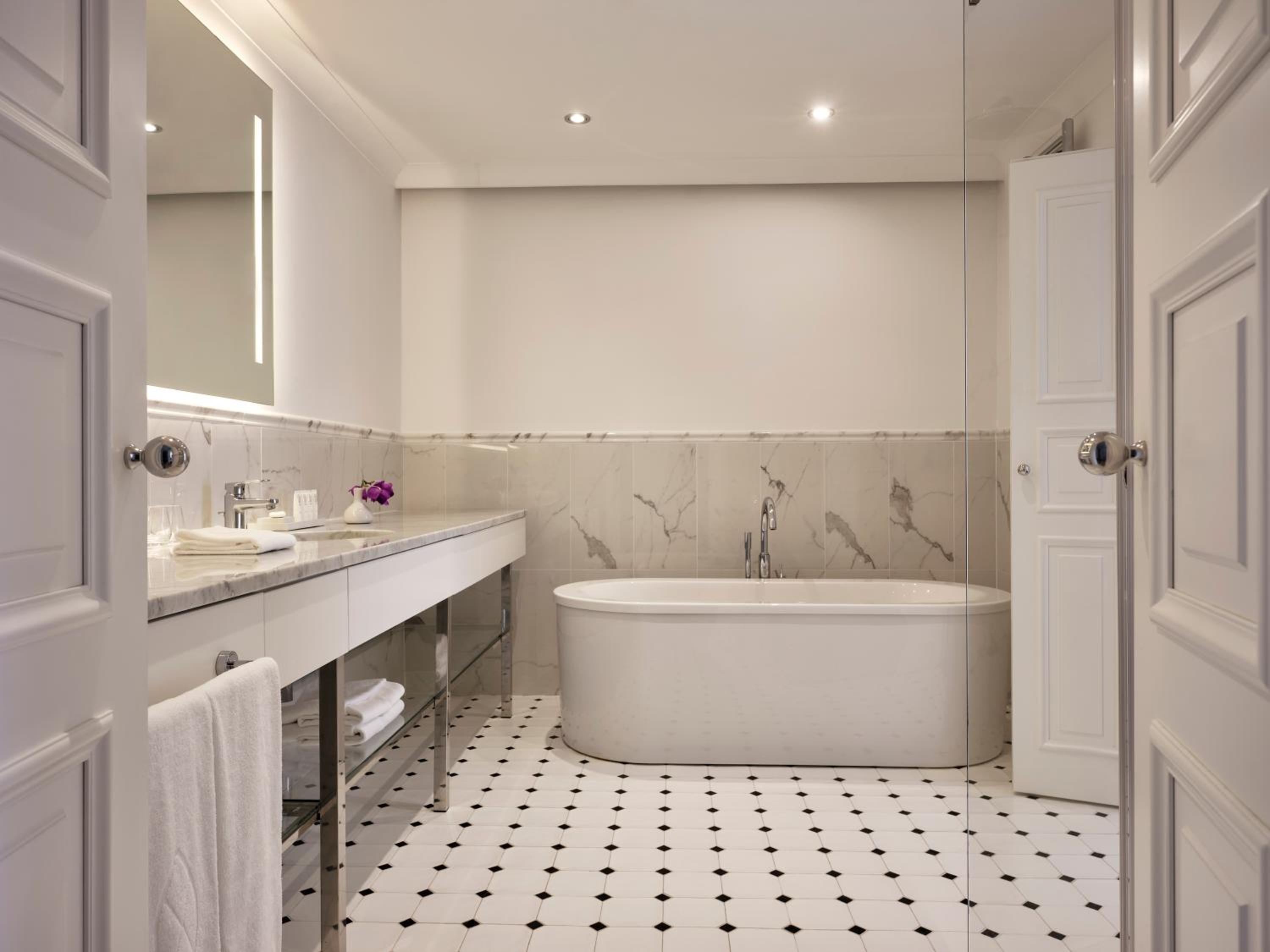 Suite - Photo 5