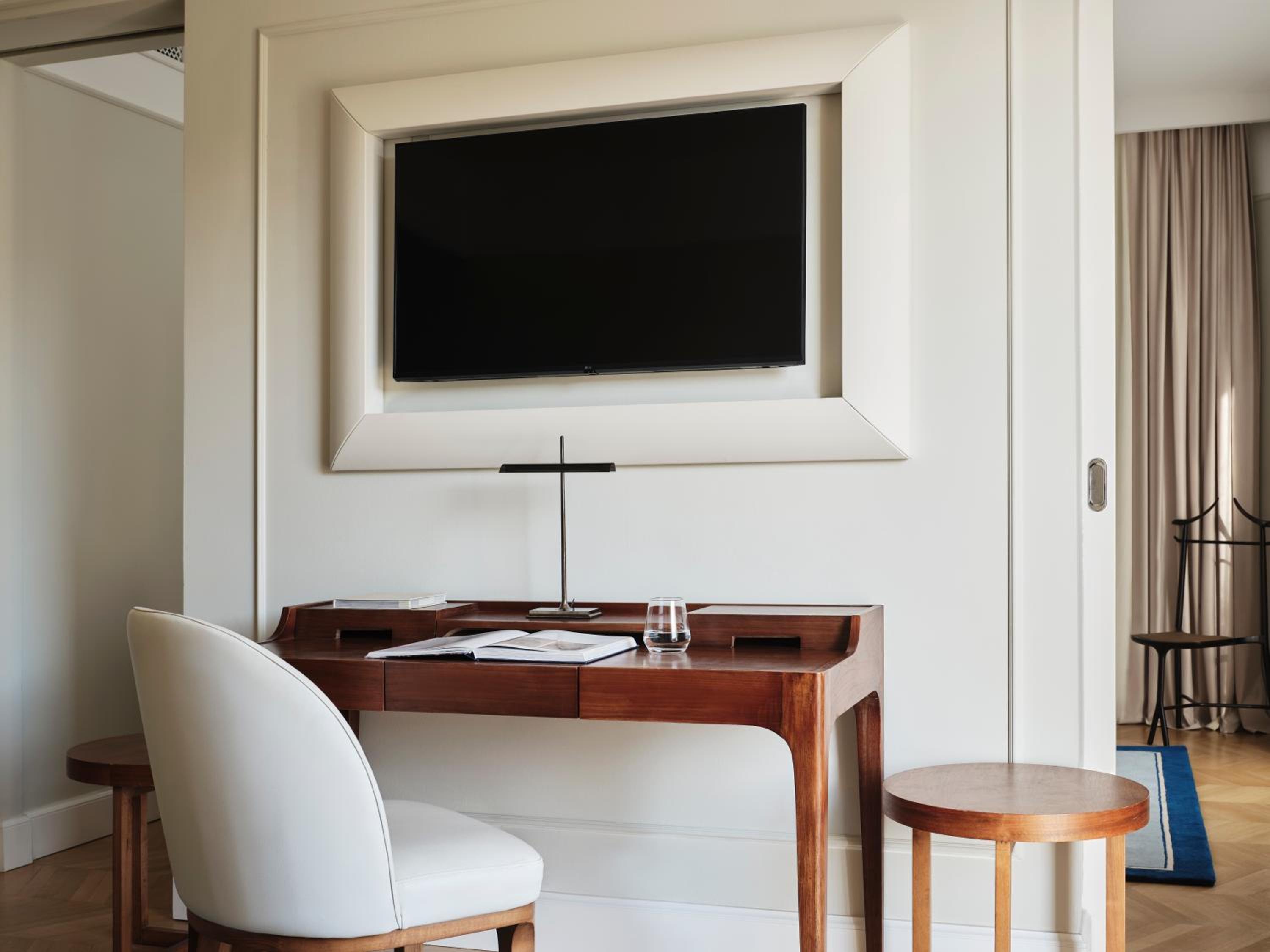 Suite - Photo 6