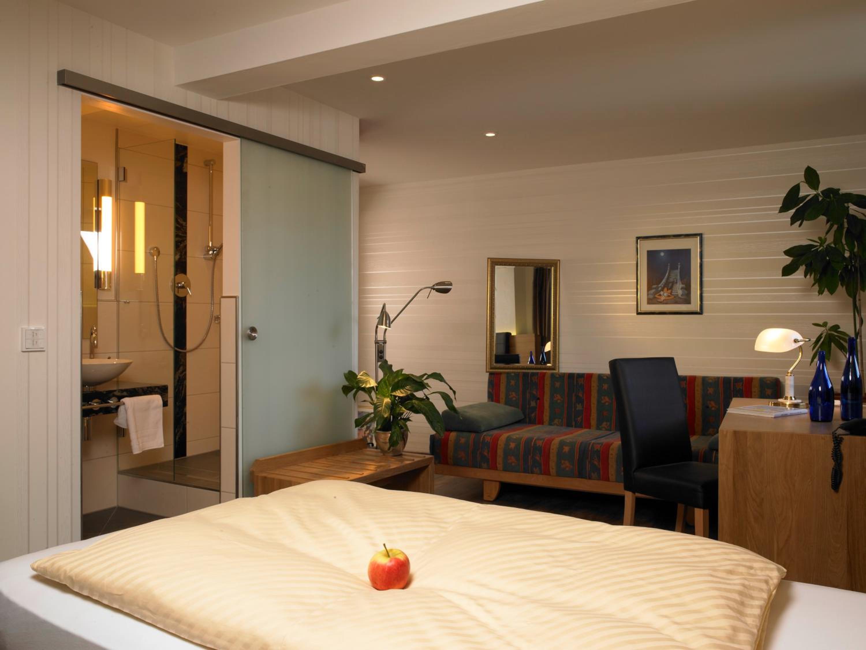 Double Room with Balcony - Photo 3