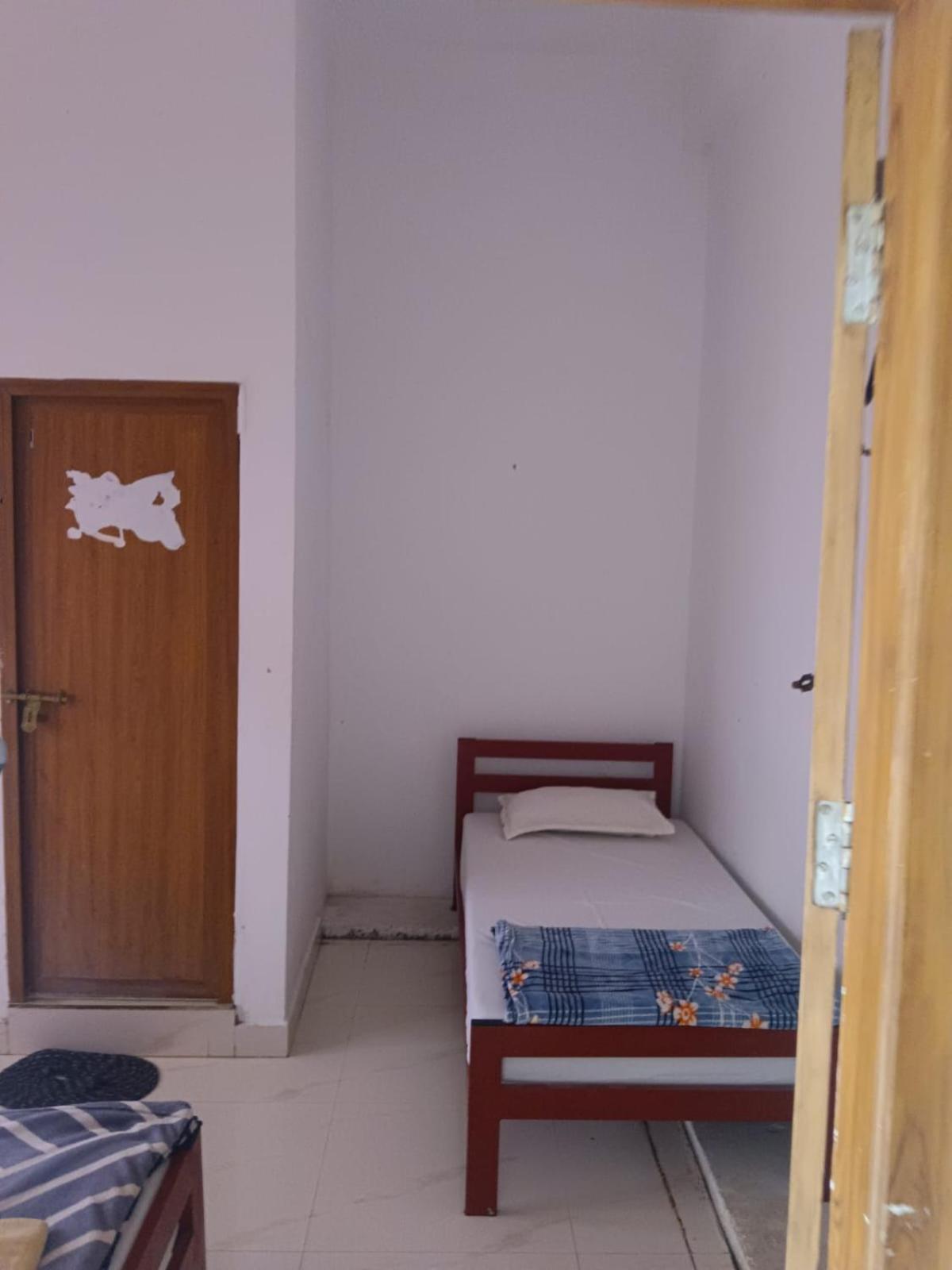 Mixed Dormitory Room
