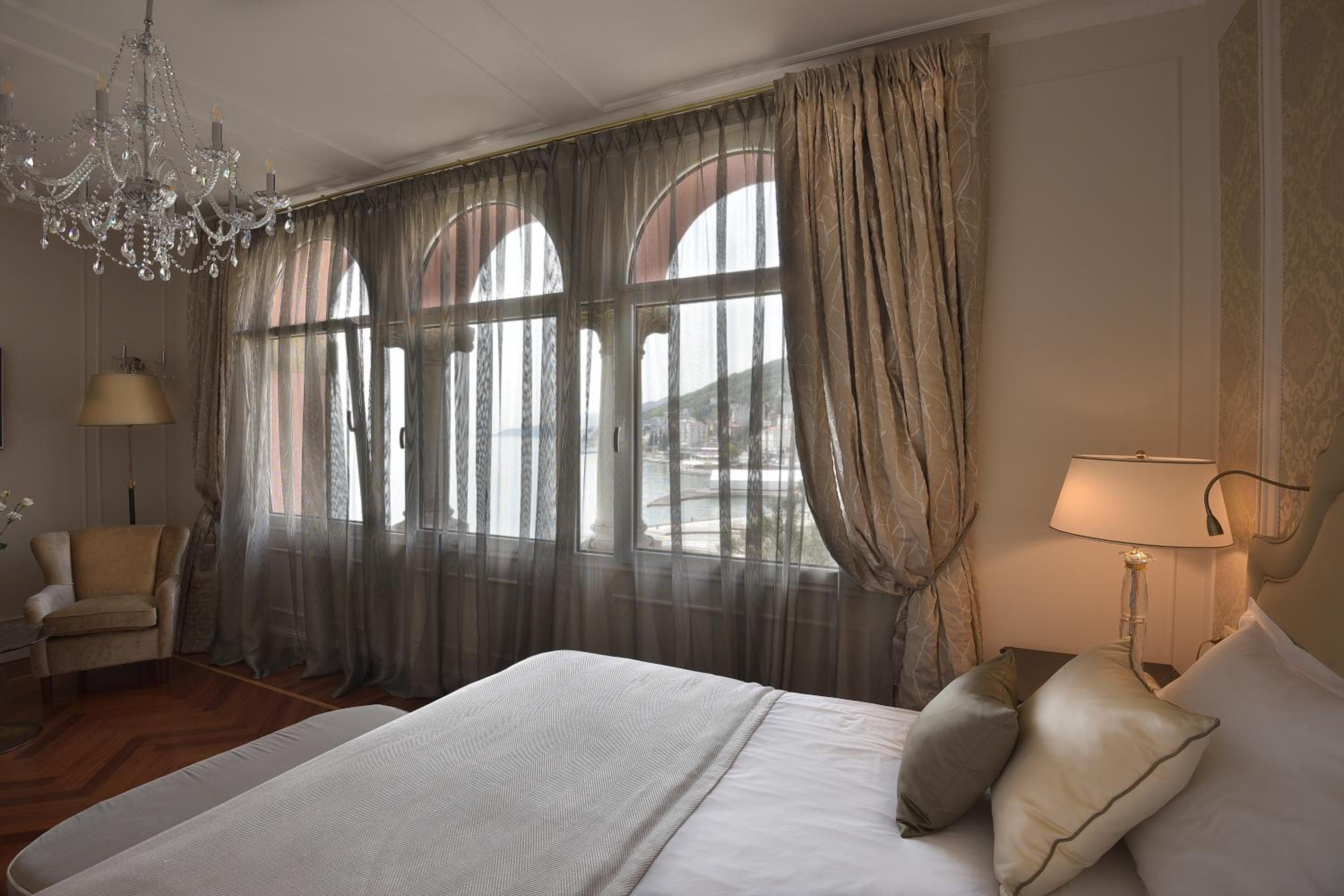 Deluxe Suite with Sea View photo 2