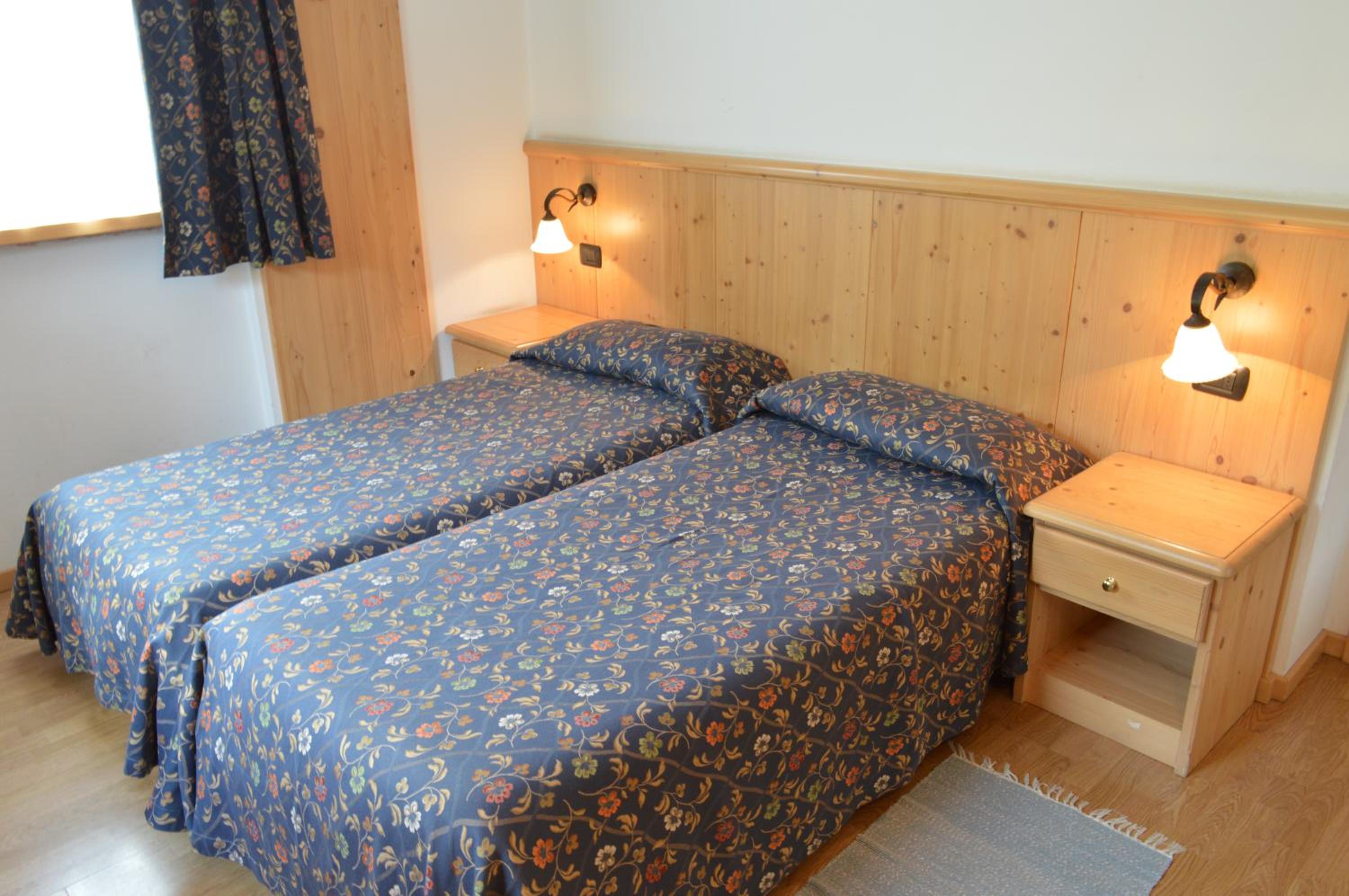 Standard Twin Room - Photo 1