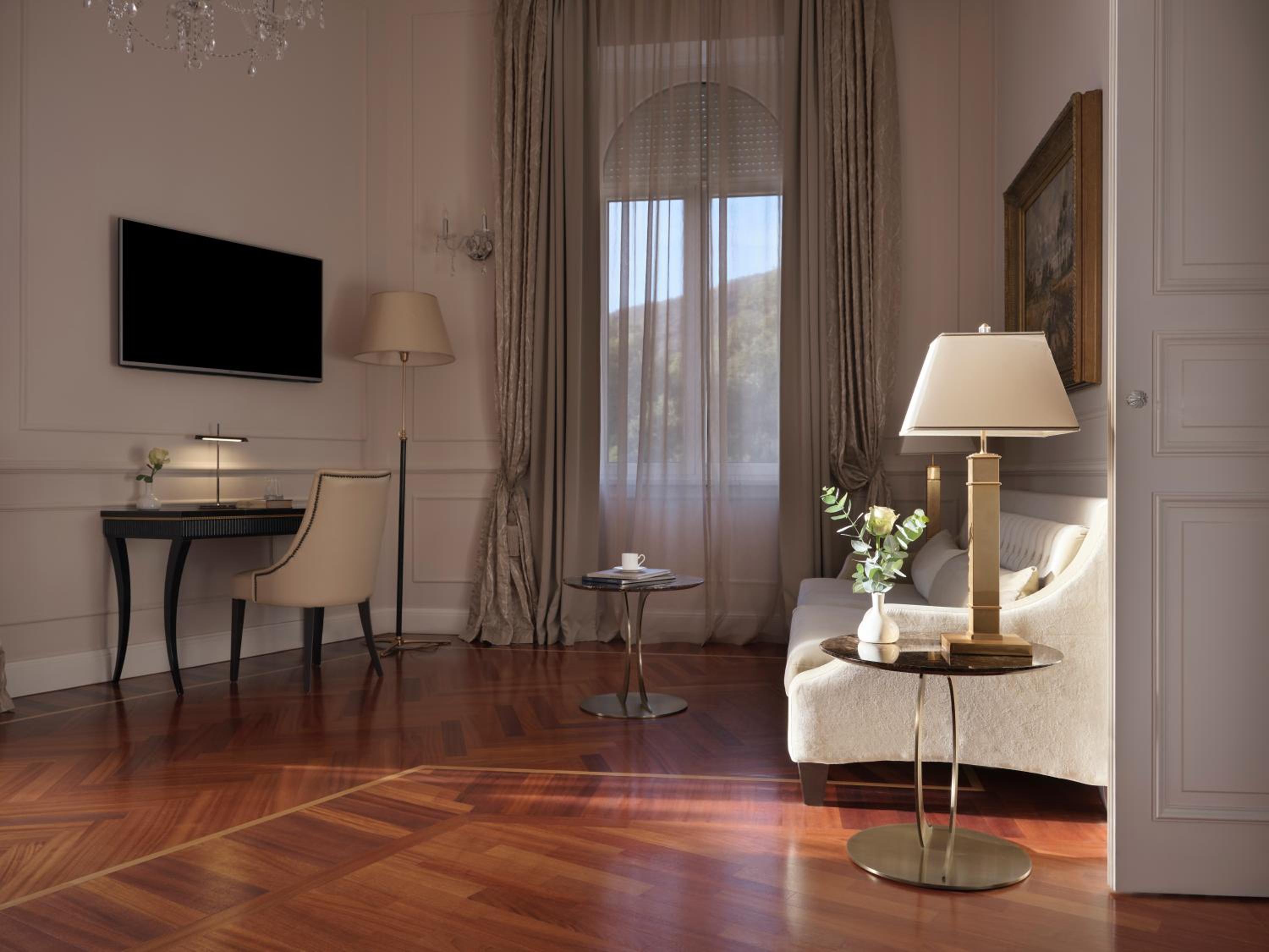 Deluxe Suite with Sea View photo 3