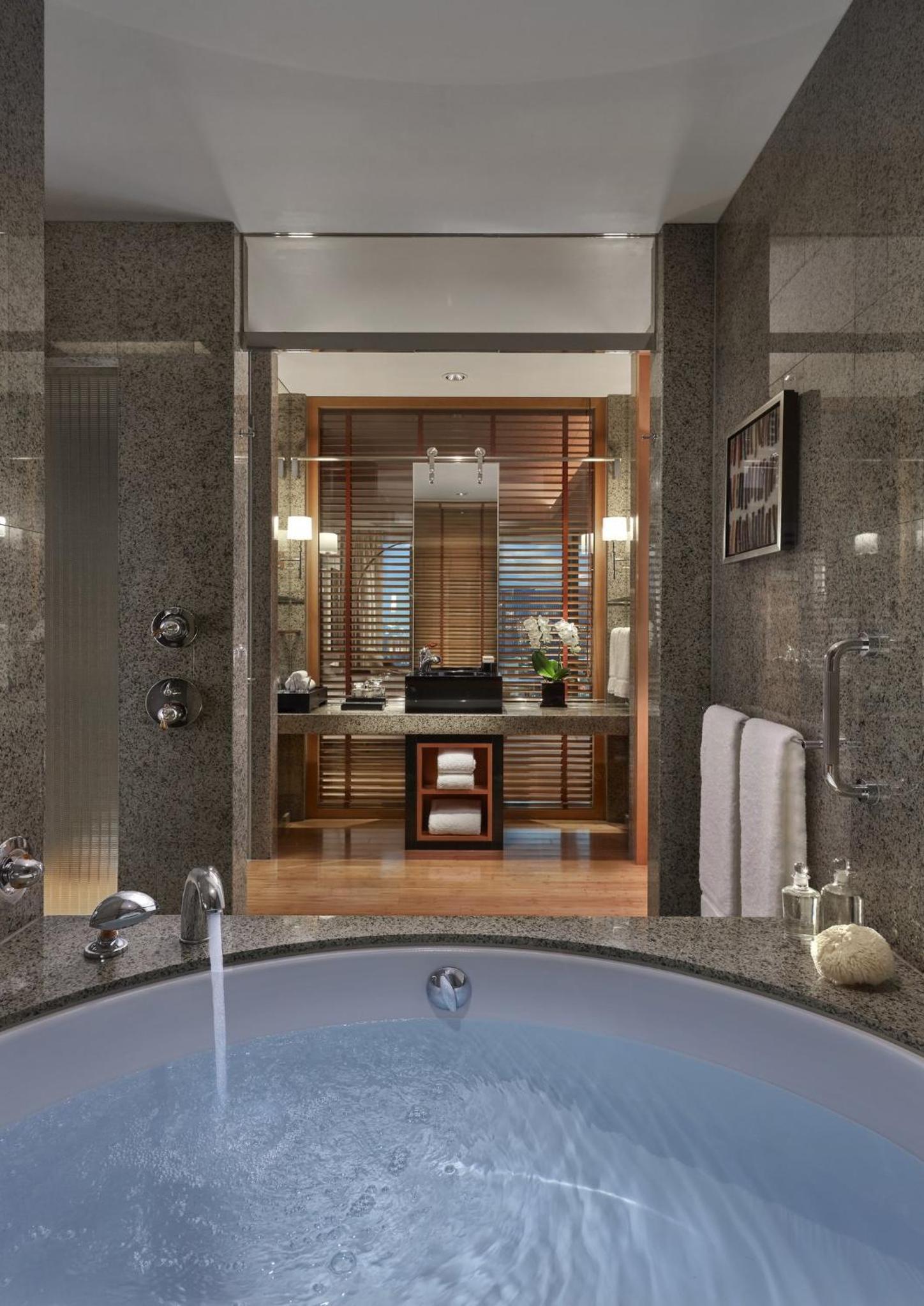 Two-Bedroom Premier Corner Suite thumbnail 5