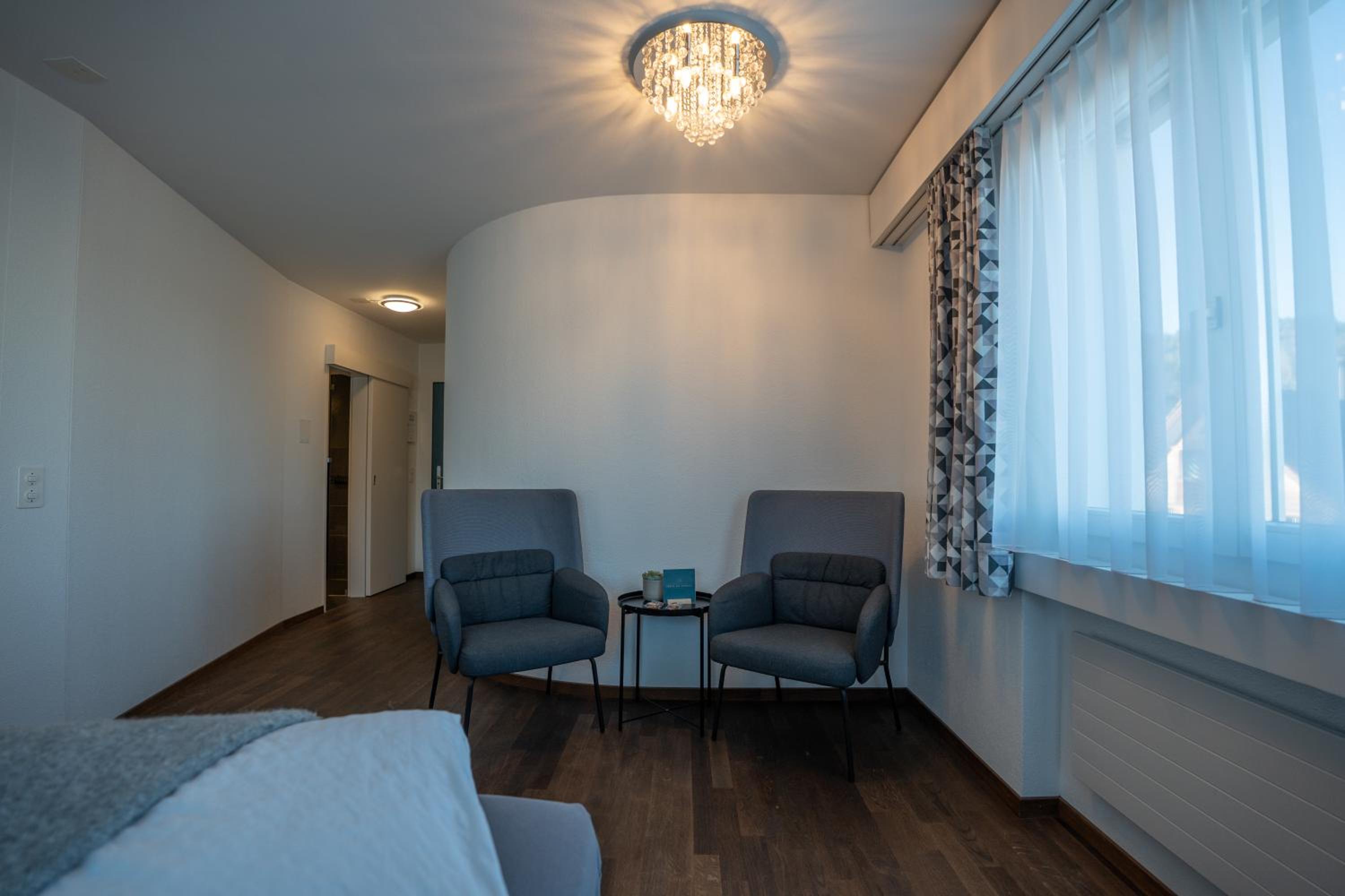Large Double Room - Photo 2