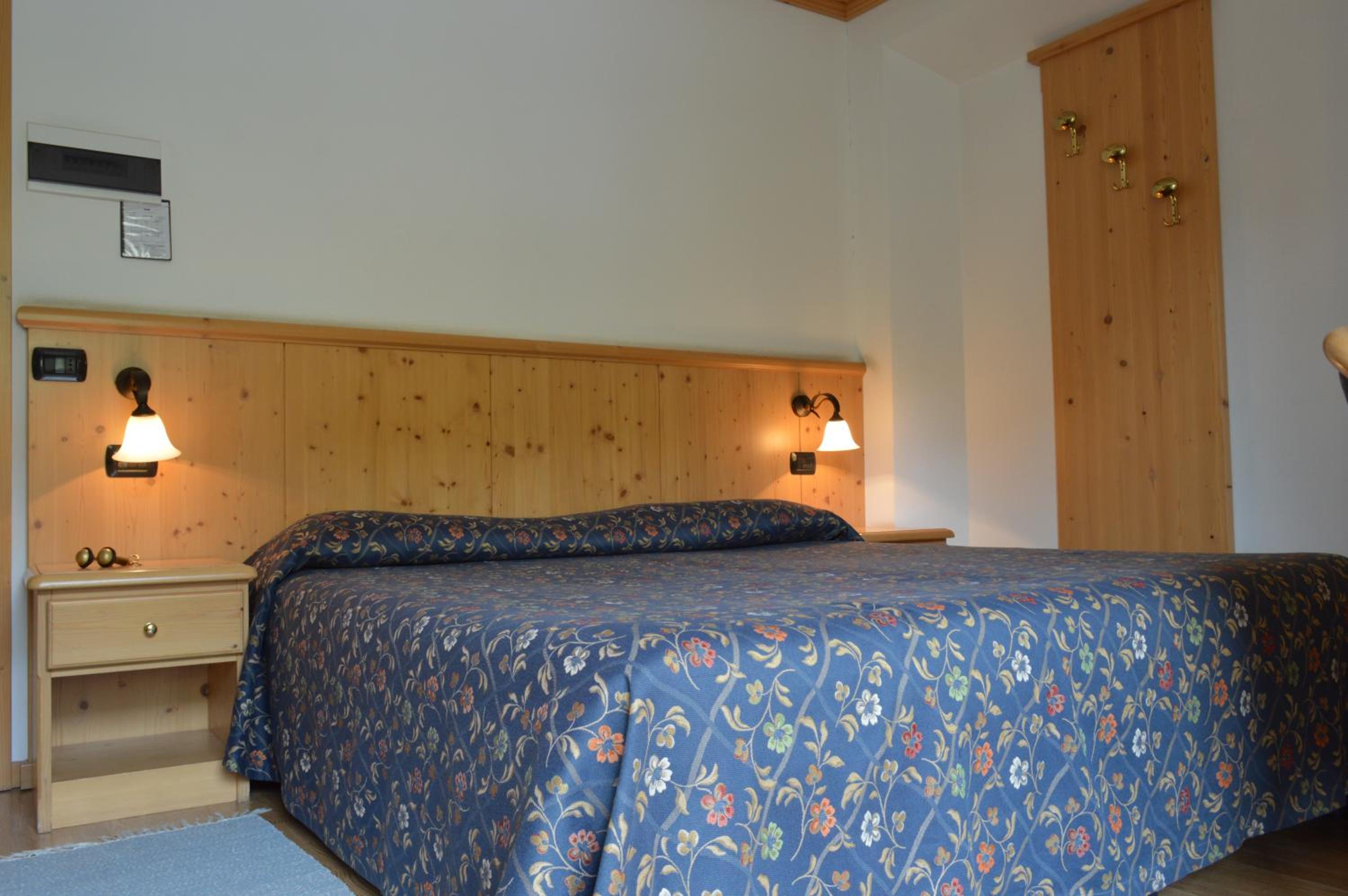 Standard Double Room - Photo 7