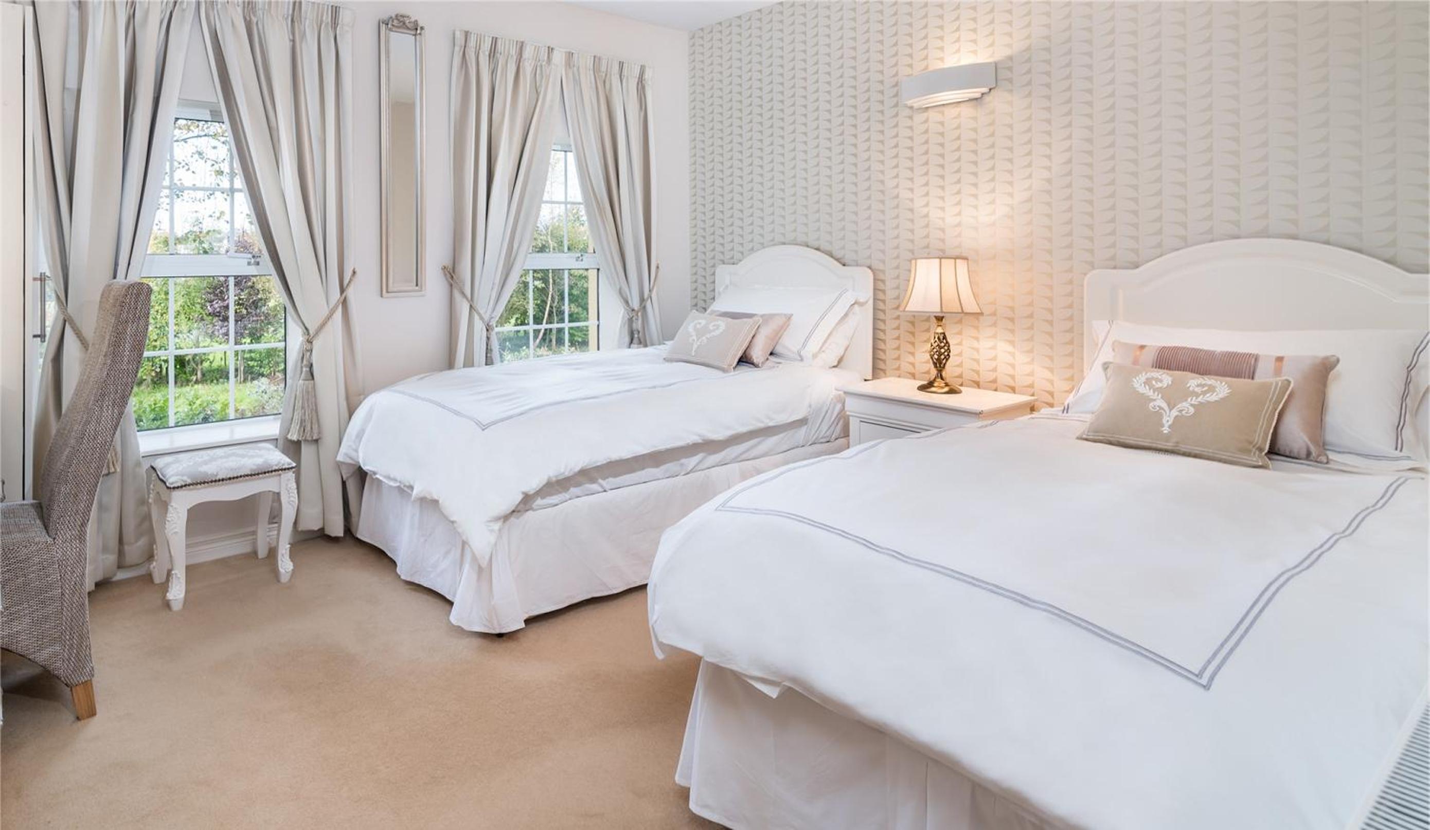 Twin Room - Photo 1