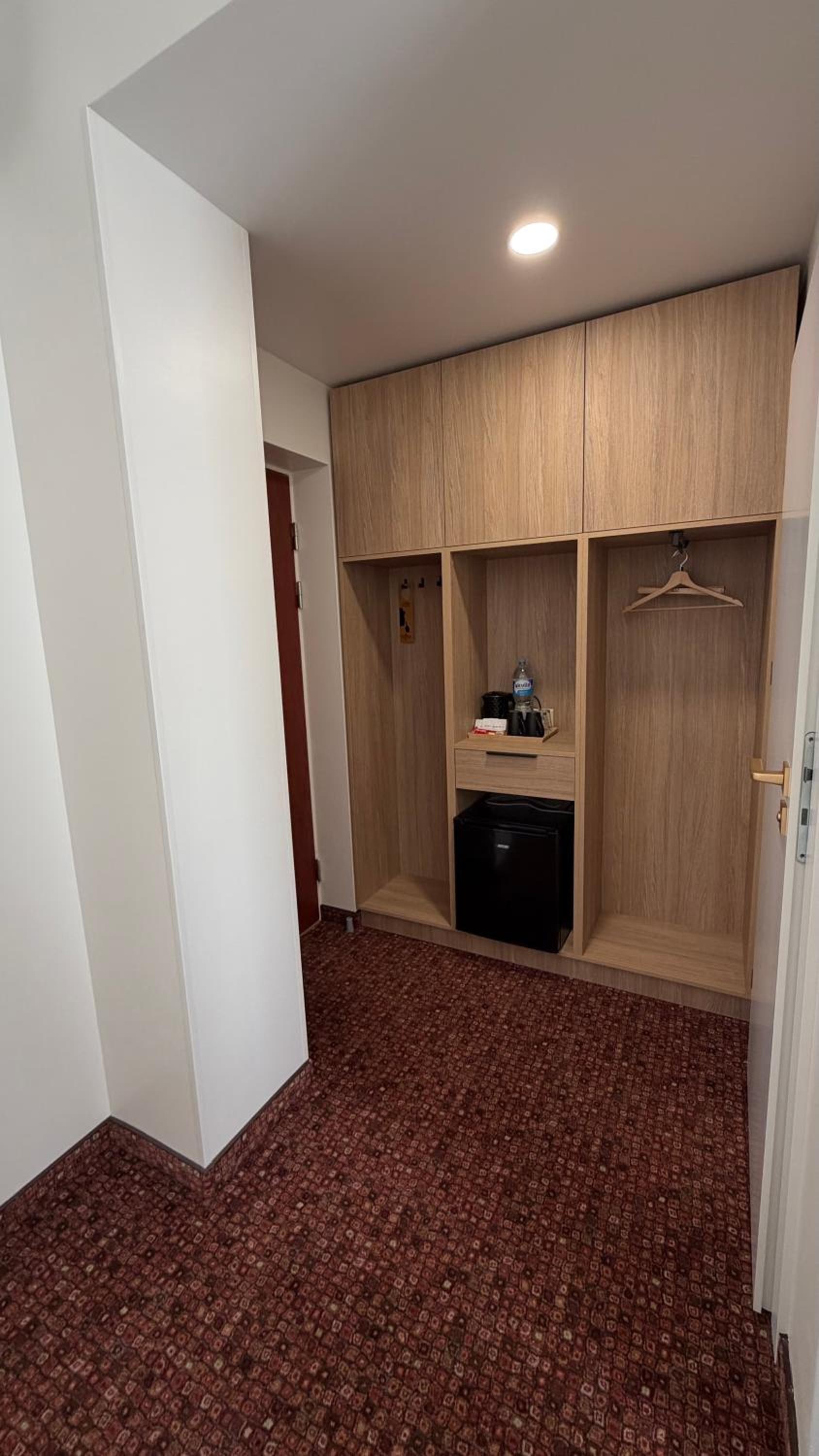 Deluxe Double Room with Shower and Balcony  photo 2