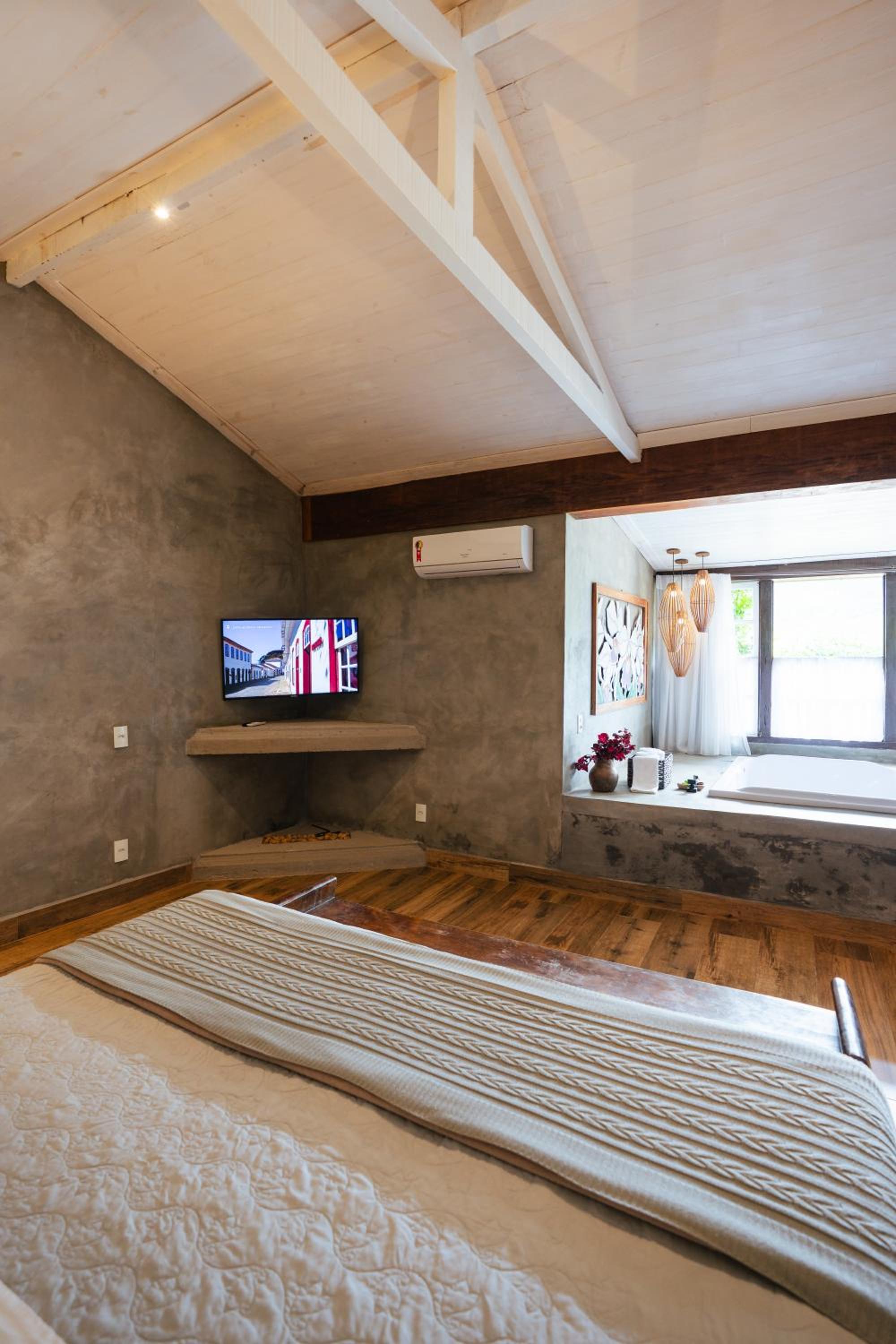 Deluxe Suite with Spa Bath