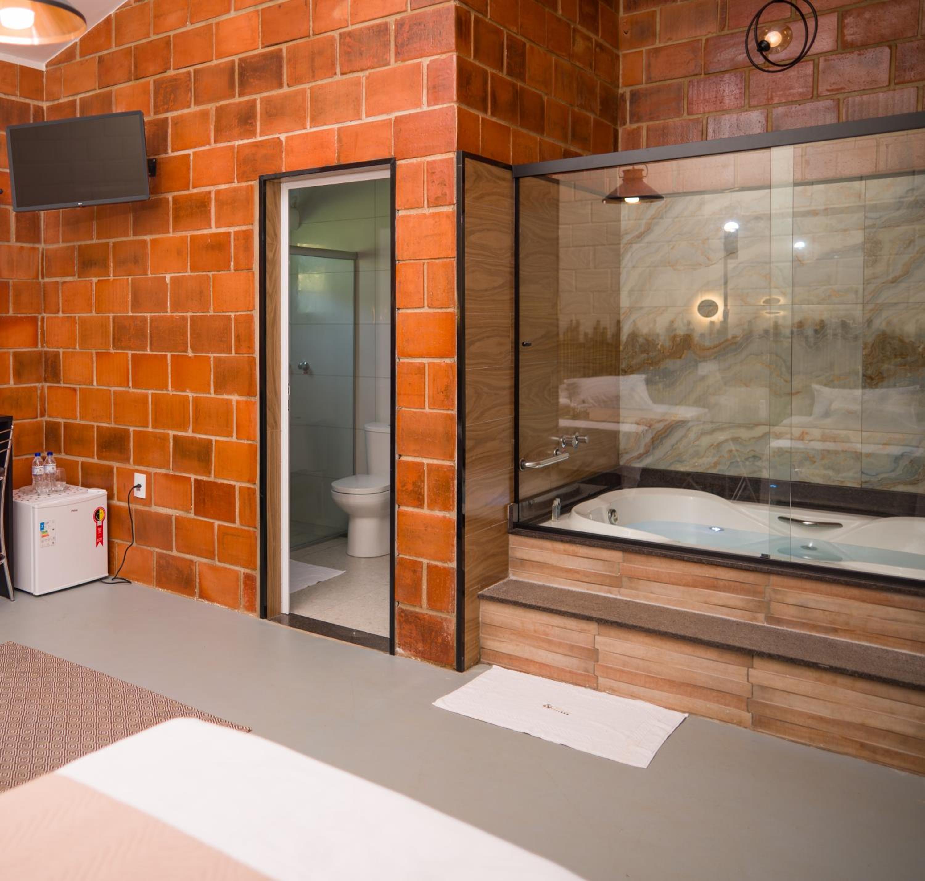 Deluxe Suite with Spa Bath photo 2