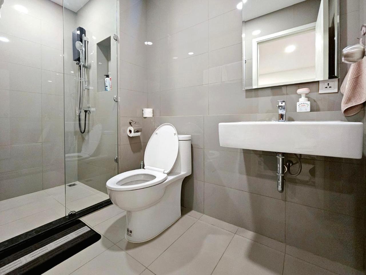 Two-Bedroom Apartment with Balcony photo 2