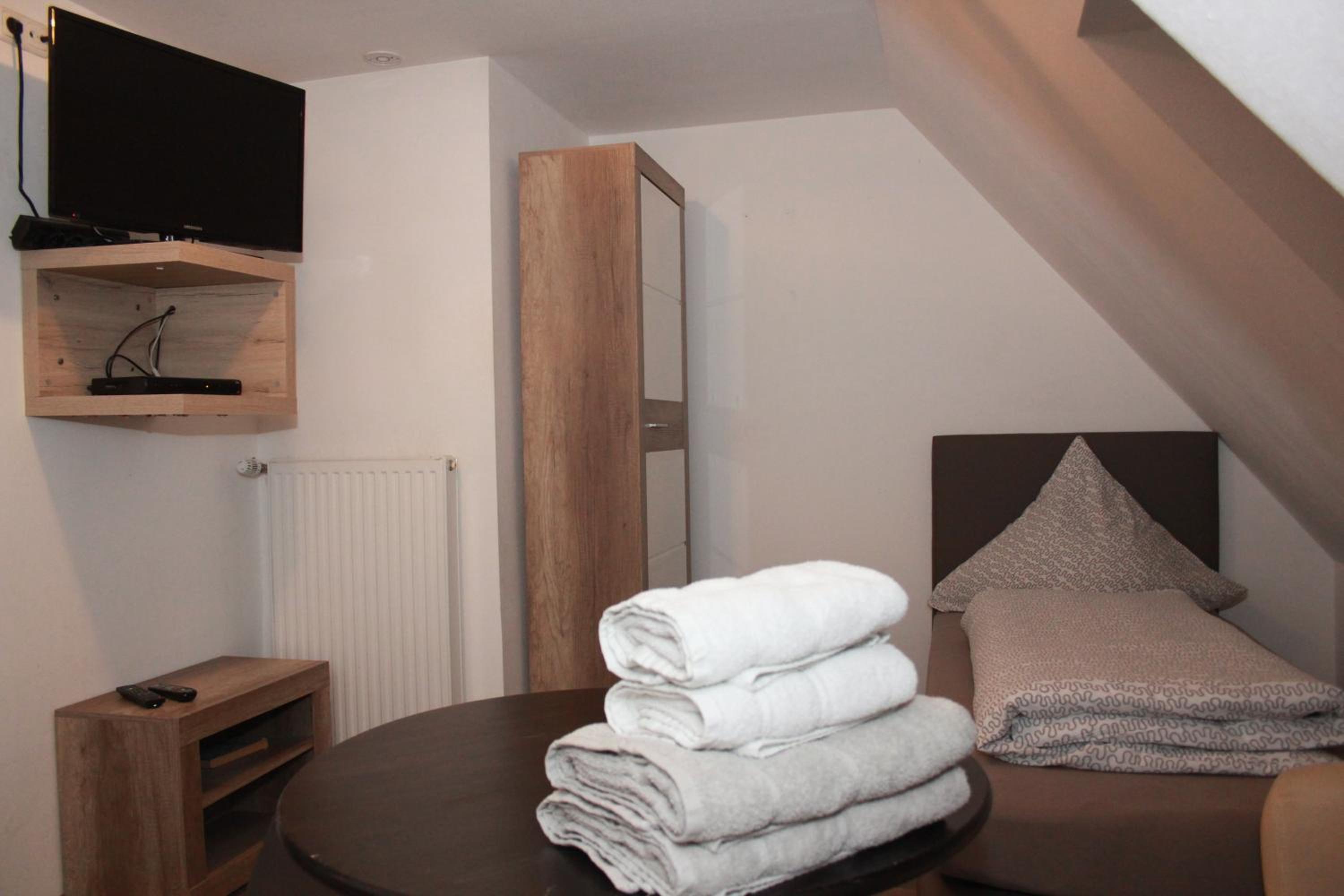 Double Room with Shared Bathroom photo 2