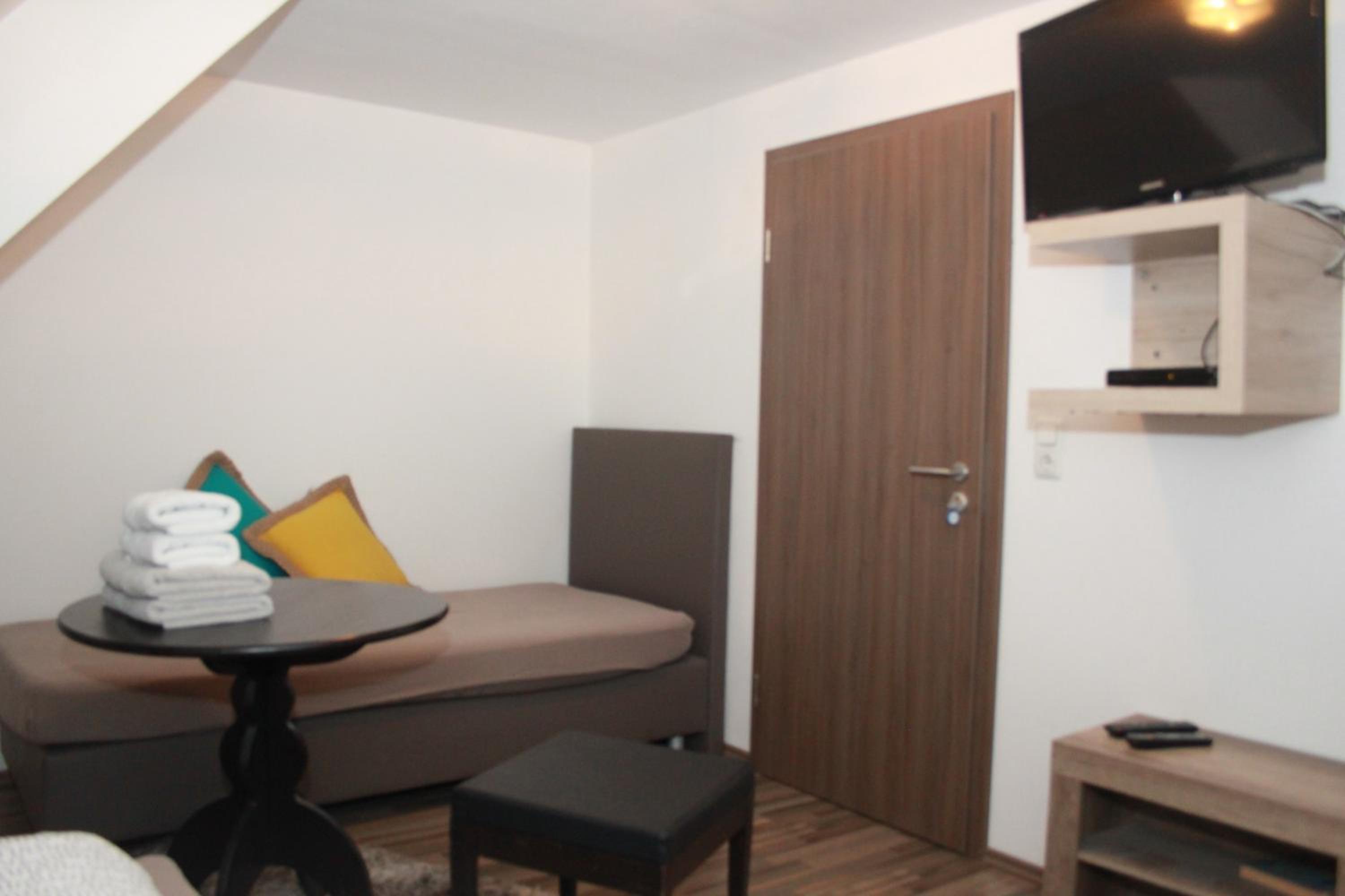 Double Room with Shared Bathroom photo 3