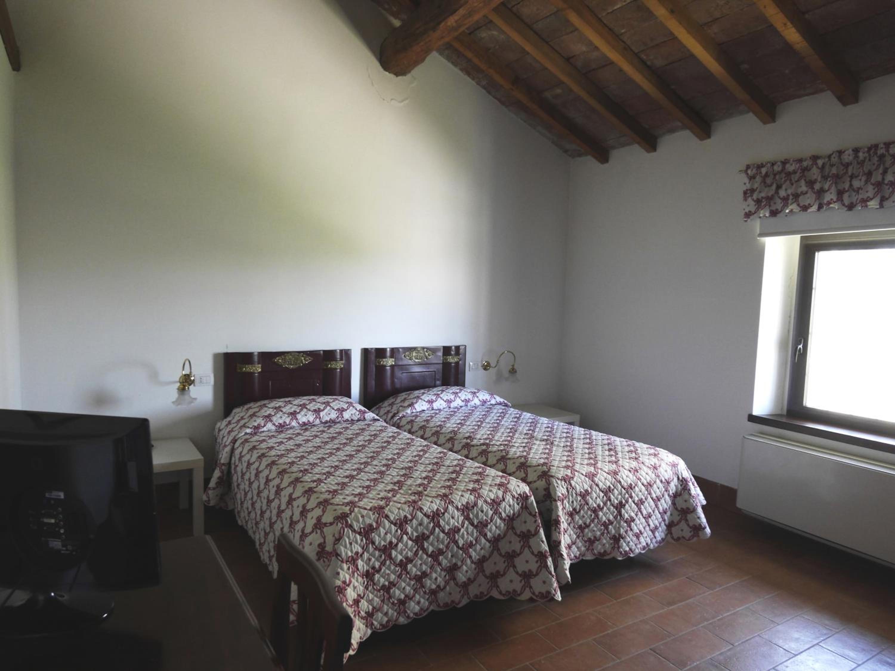 Twin Room with Bathroom - Photo 1