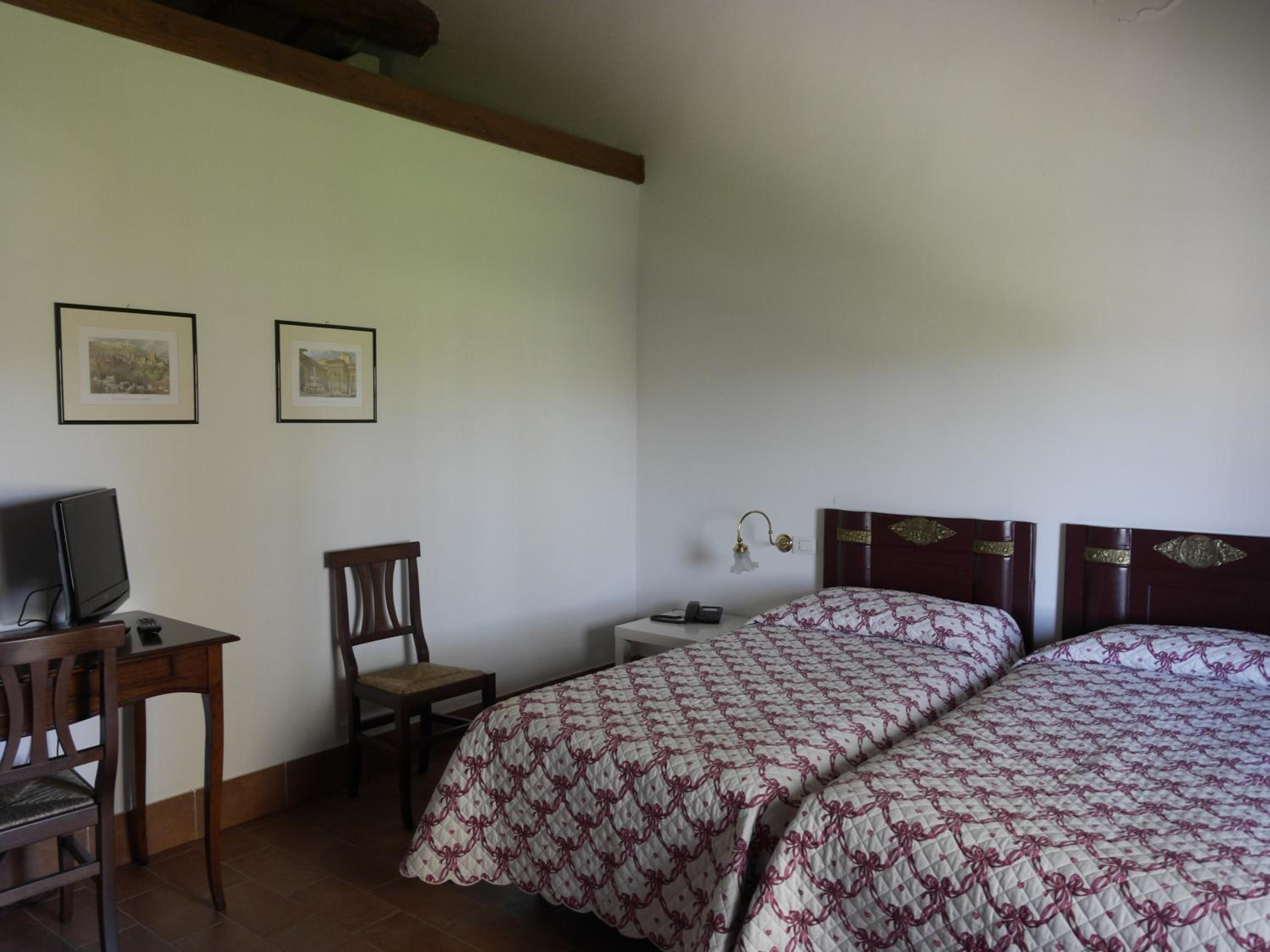 Twin Room with Bathroom - Photo 3