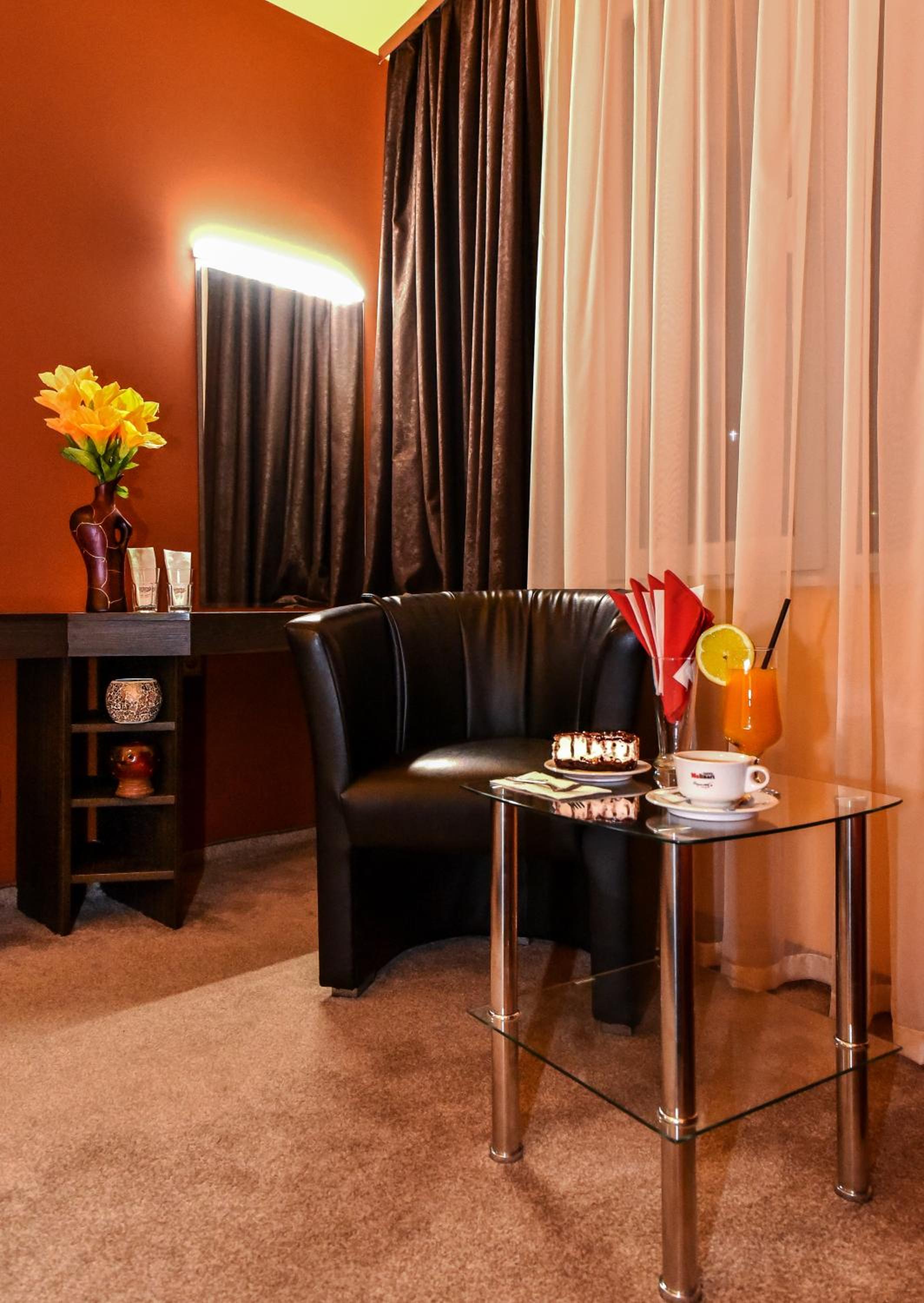 Double Room with Balcony - Photo 1