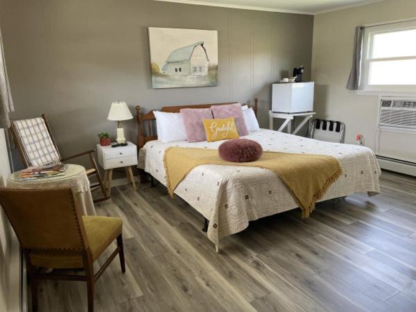 Deluxe King Room photo 1