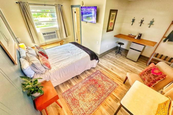 Deluxe Queen Room