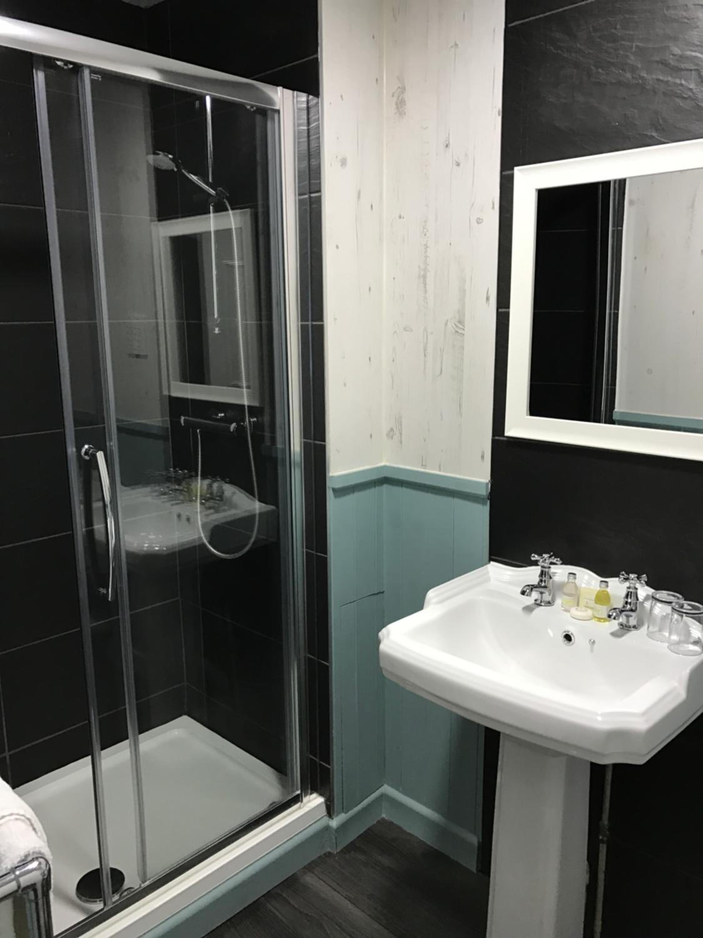 Double Room - Photo 7