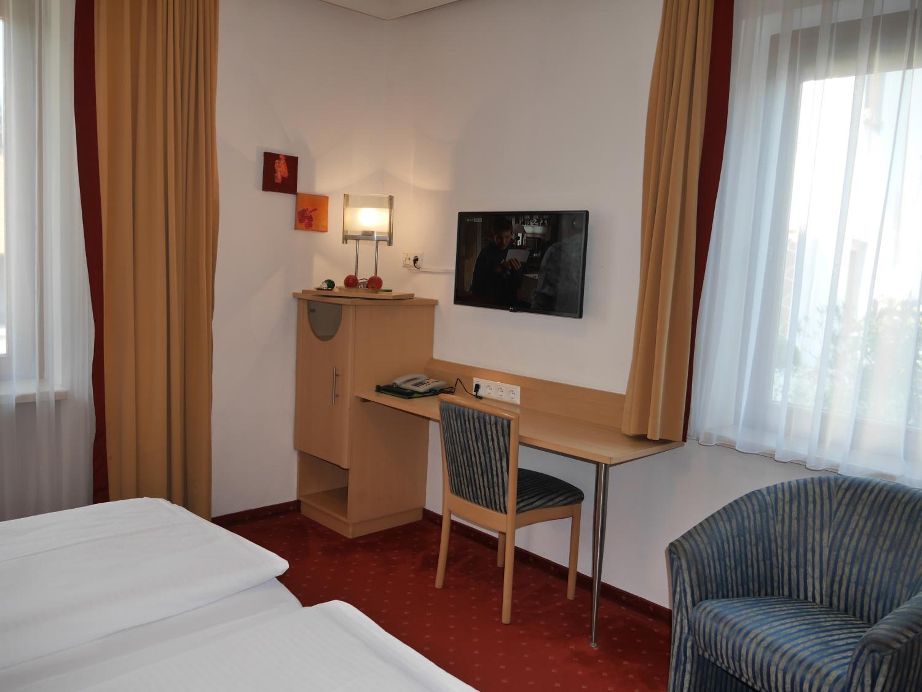 Double or Twin Room - Photo 34