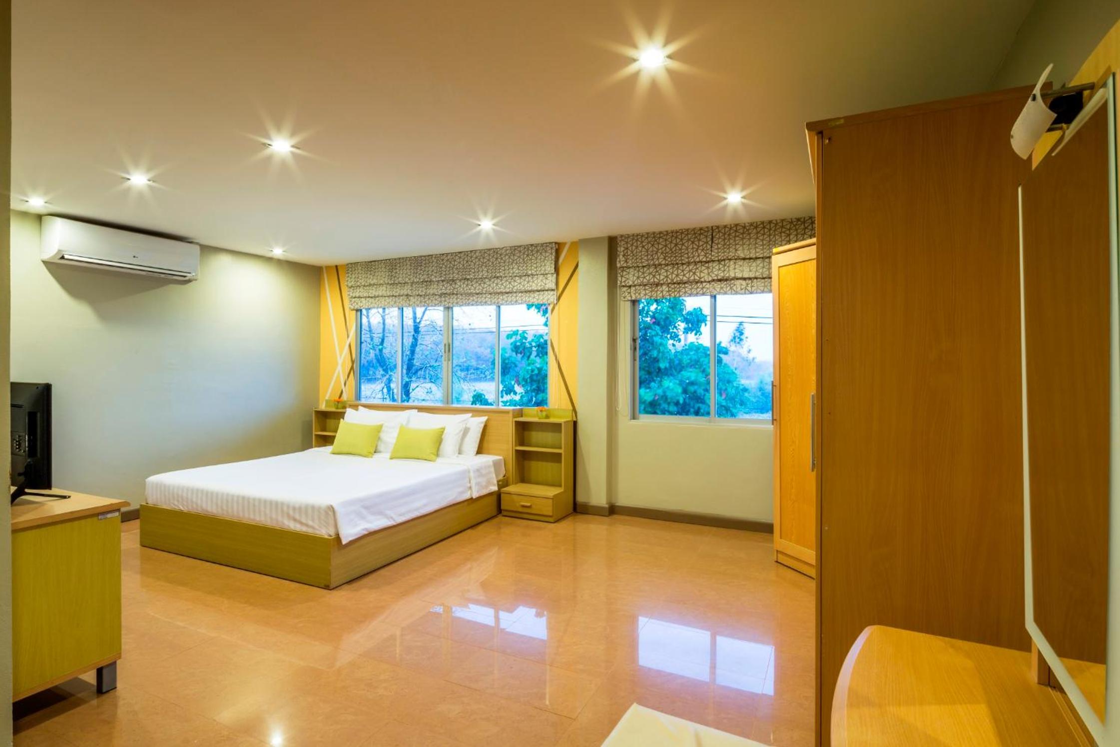 Executive One-Bedroom photo 3