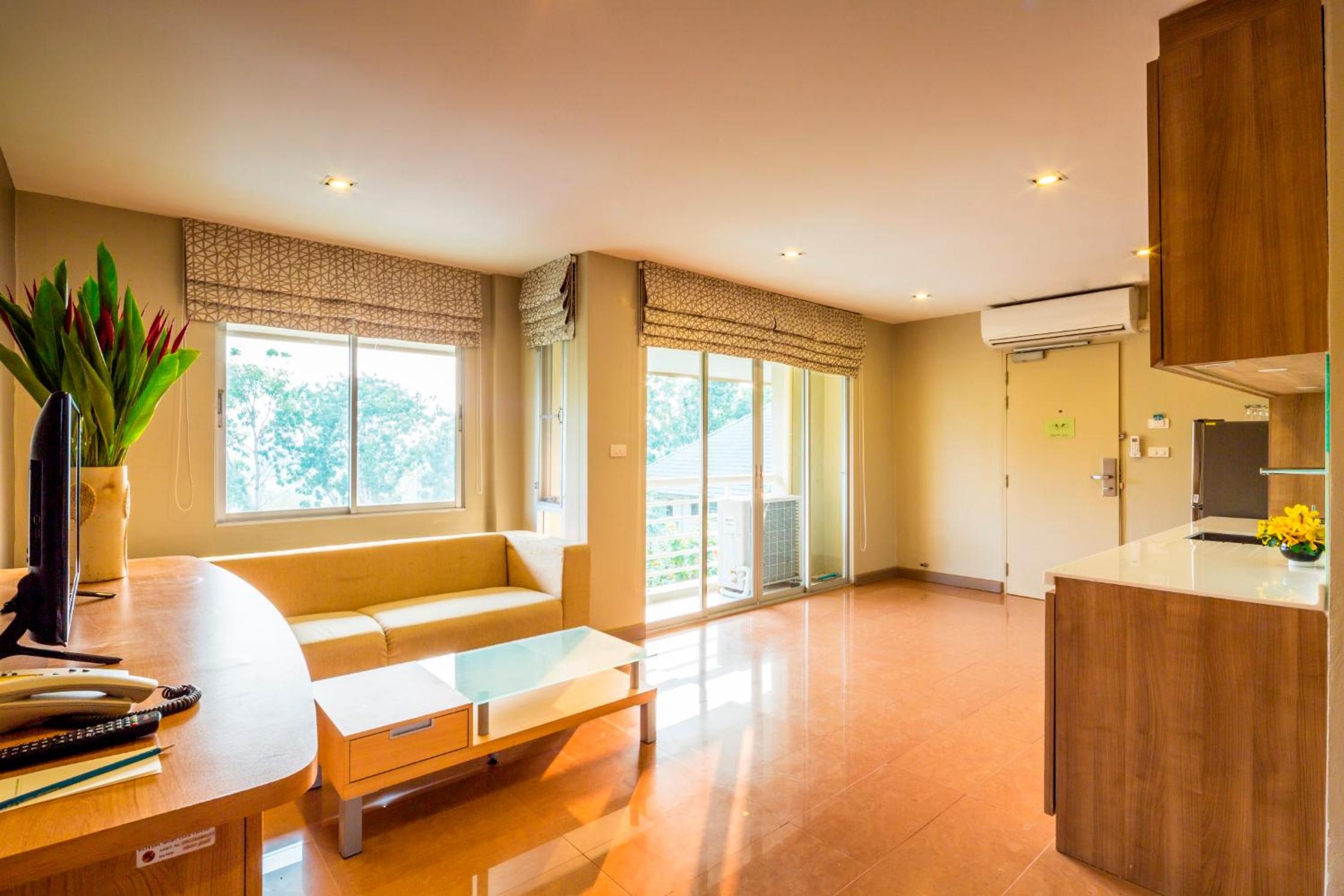 Executive One-Bedroom photo 2