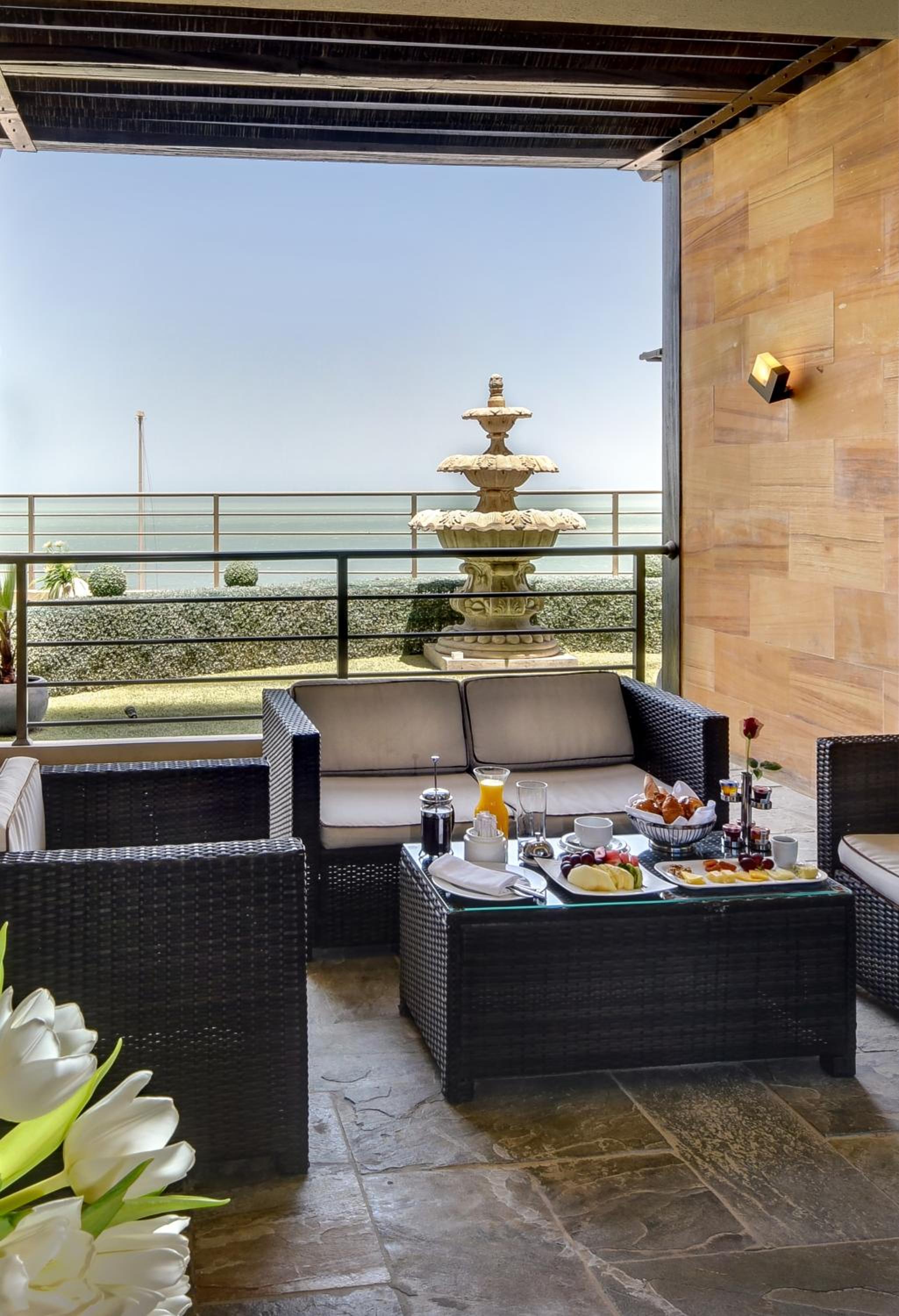 Luxury Queen Room with Balcony and Sea View - Photo 7