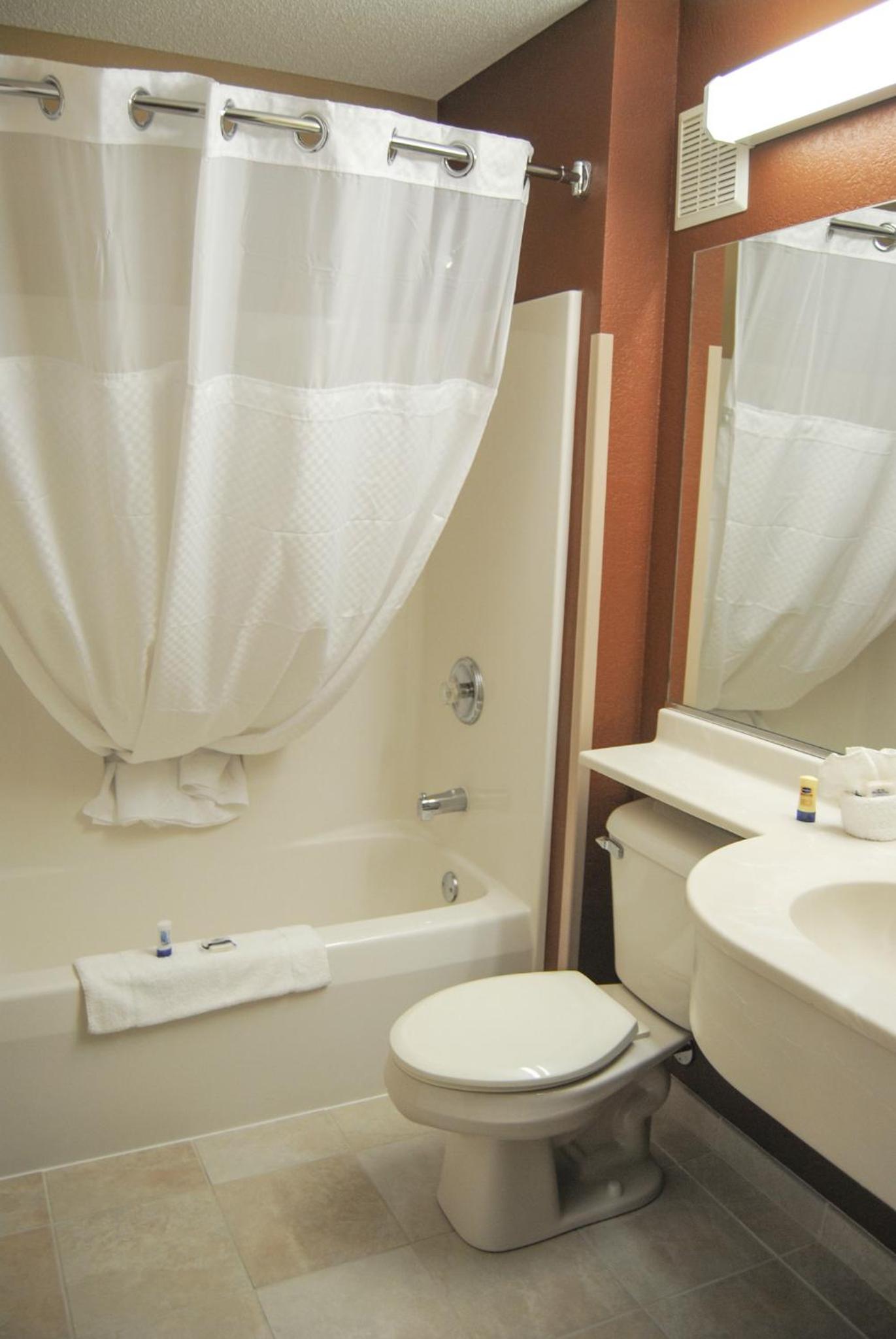 Queen Room - Non-Smoking - Photo 2