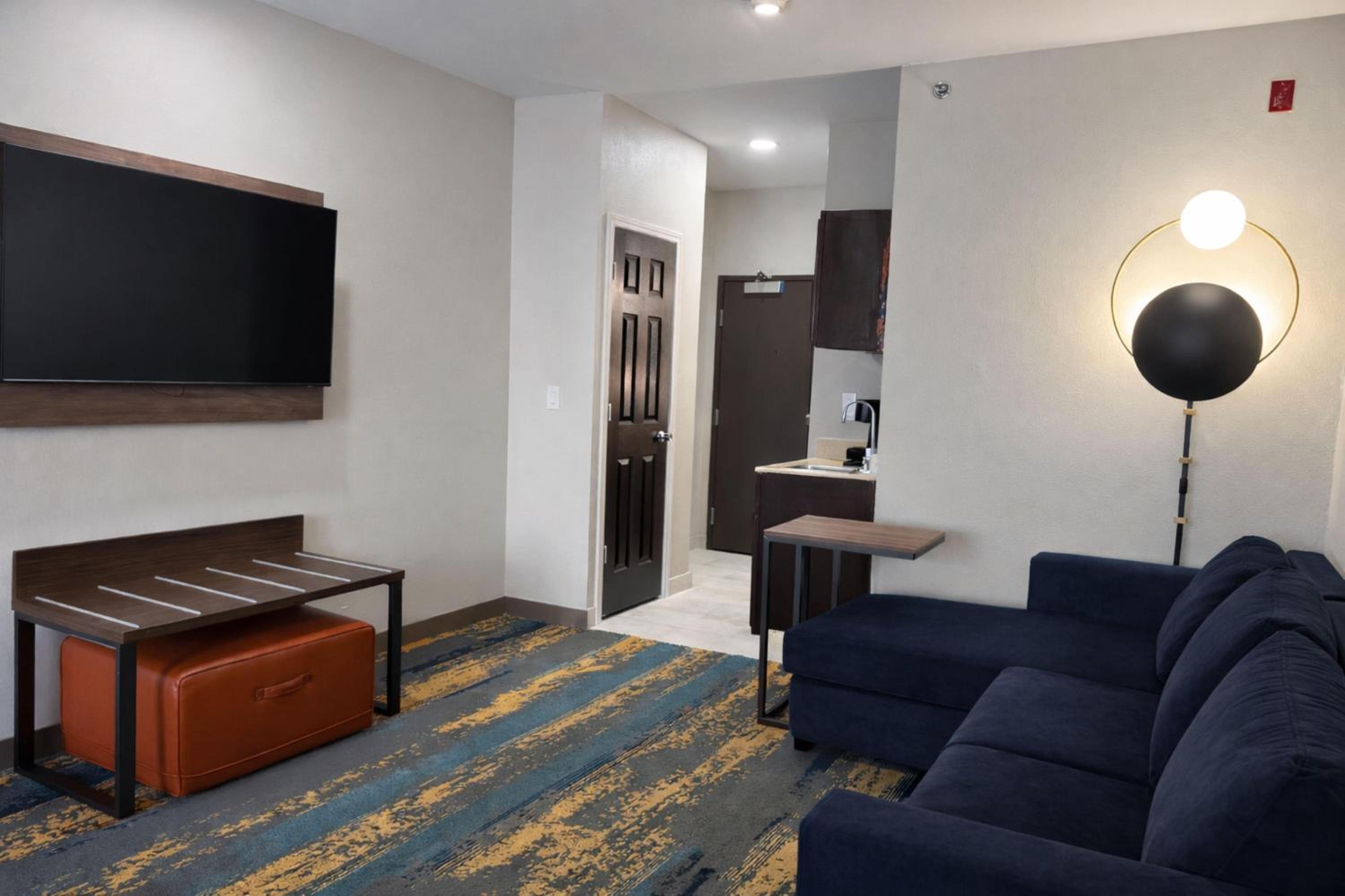 King Suite - Non-Smoking - Photo 1