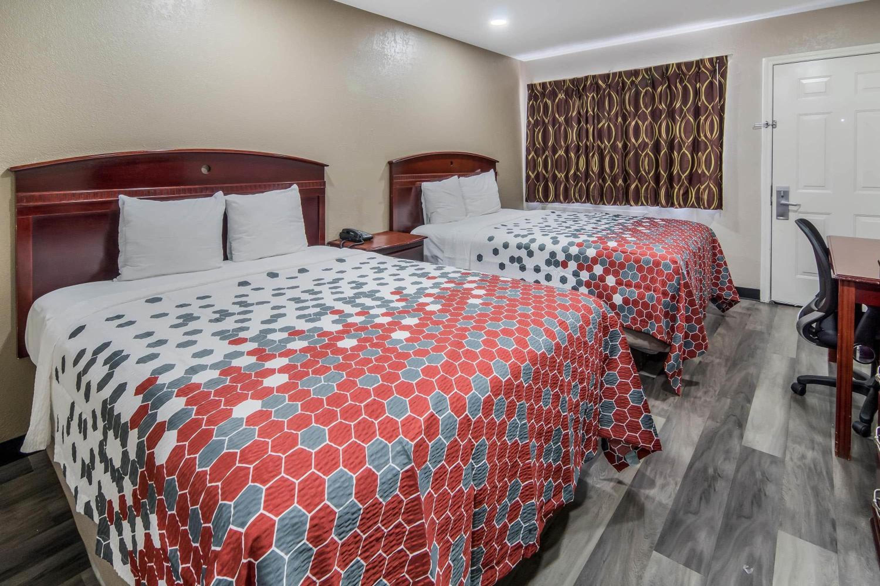 Double Room with Two Double Beds - Non-Smoking