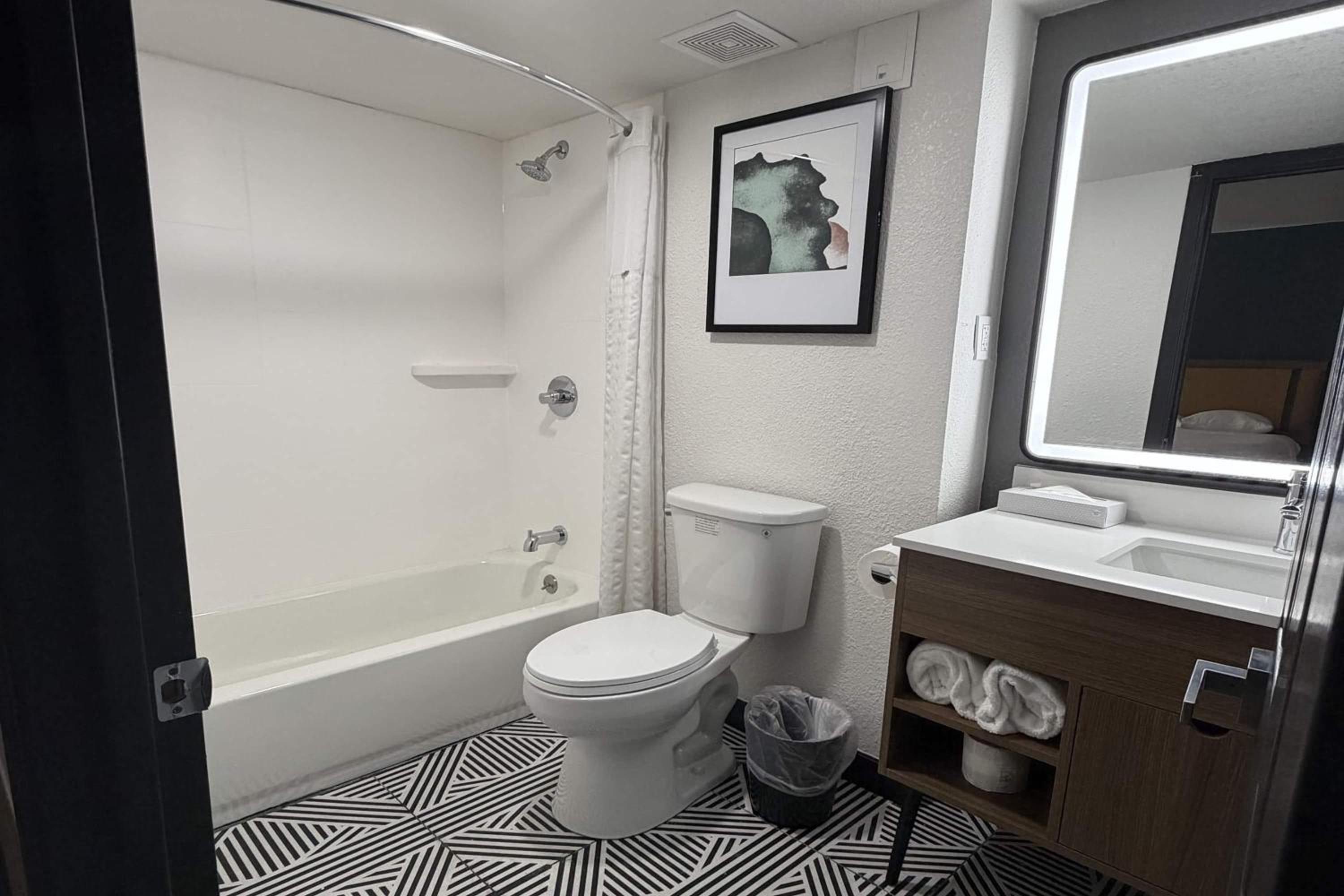 Modern Deluxe Double Room with Two Double Beds - Non-Smoking - Photo 2