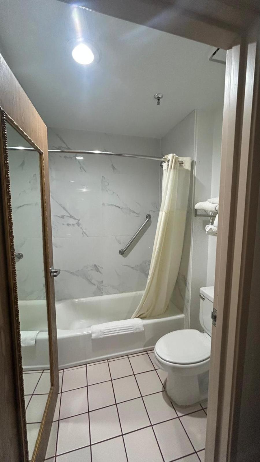 One-Bedroom Suite with Two Queen Beds - Non-Smoking photo 2