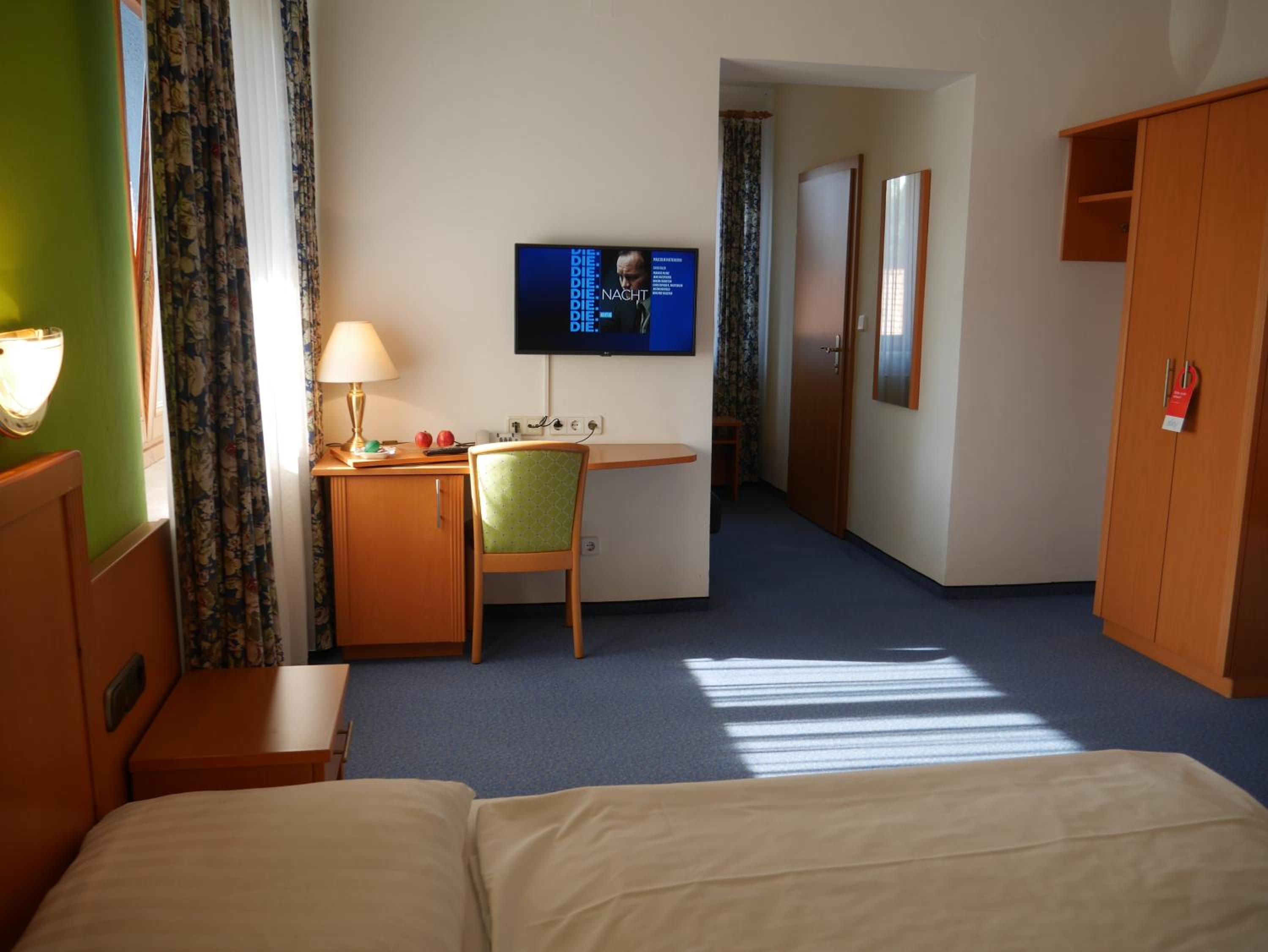 Double or Twin Room - Photo 13