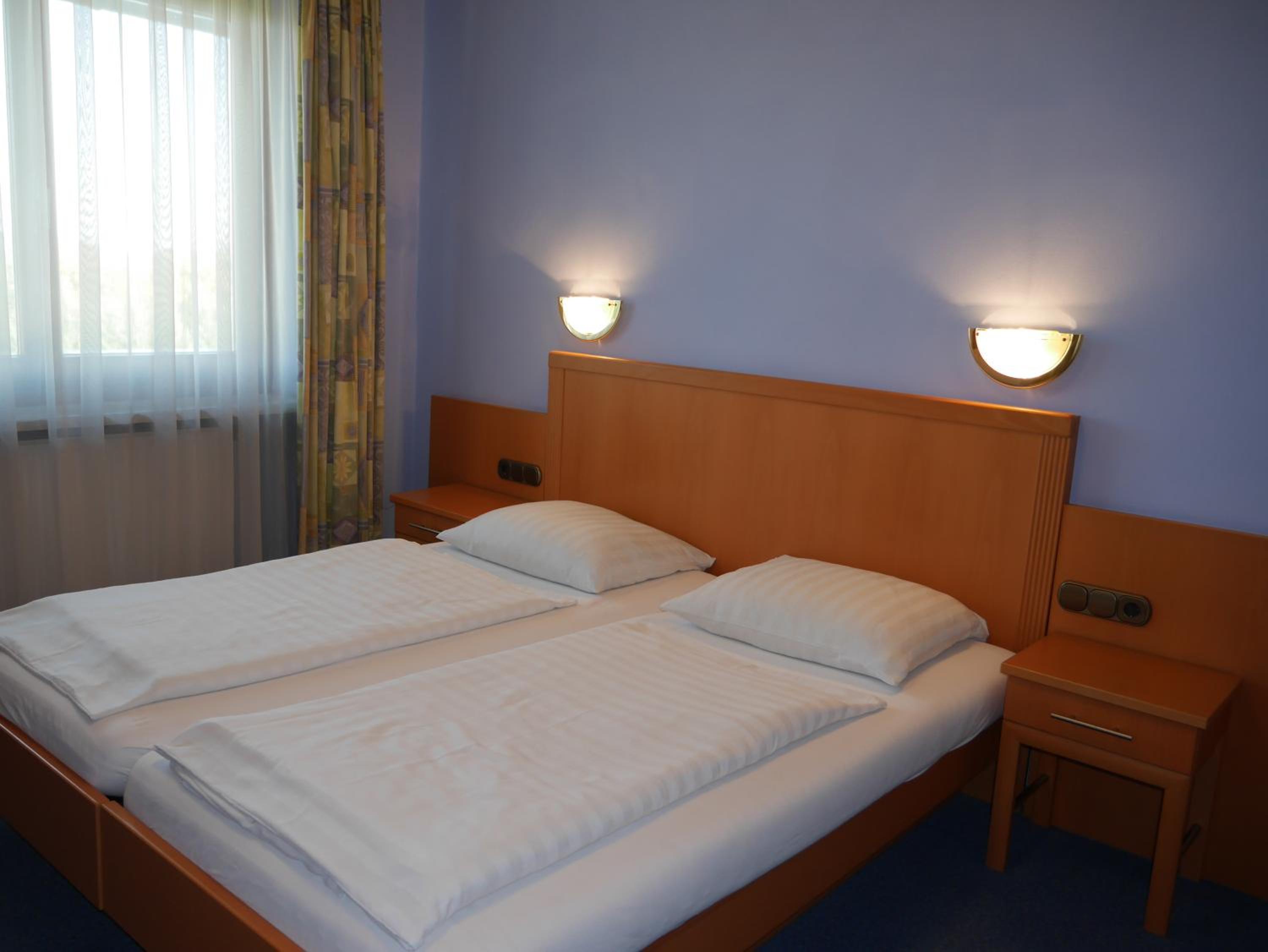 Double or Twin Room - Photo 7