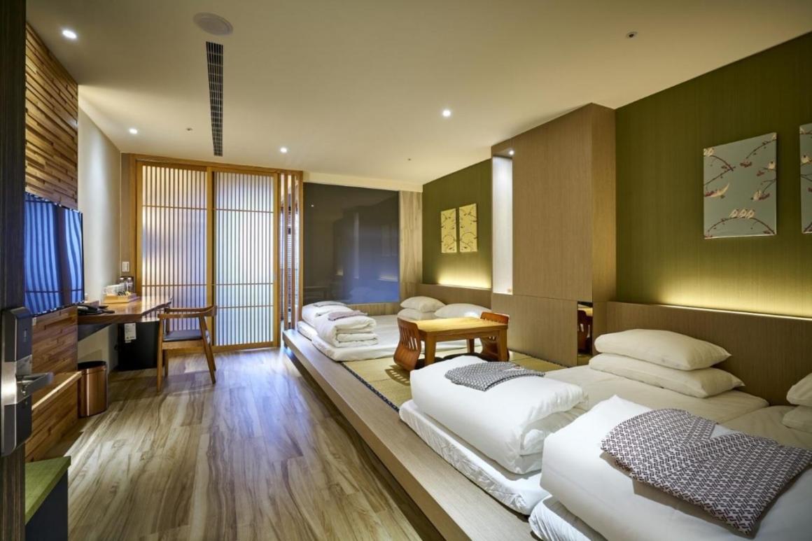 Queen Room with Balcony